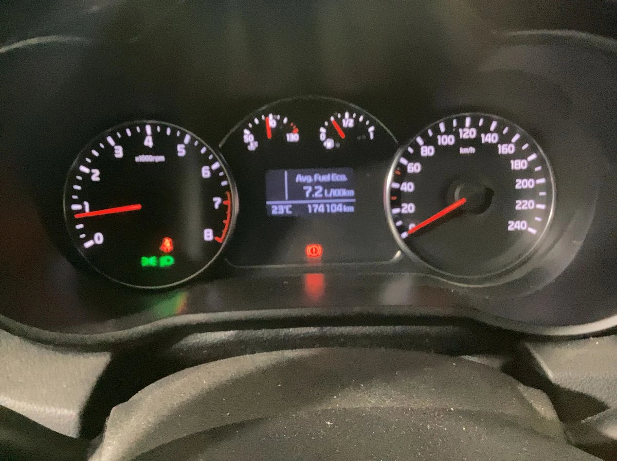 Kia Carens 1.6* БЕНЗИН* 2018год* FACELIFT* ЕВРО* 6* * * , снимка 10 - Автомобили и джипове - 43337363