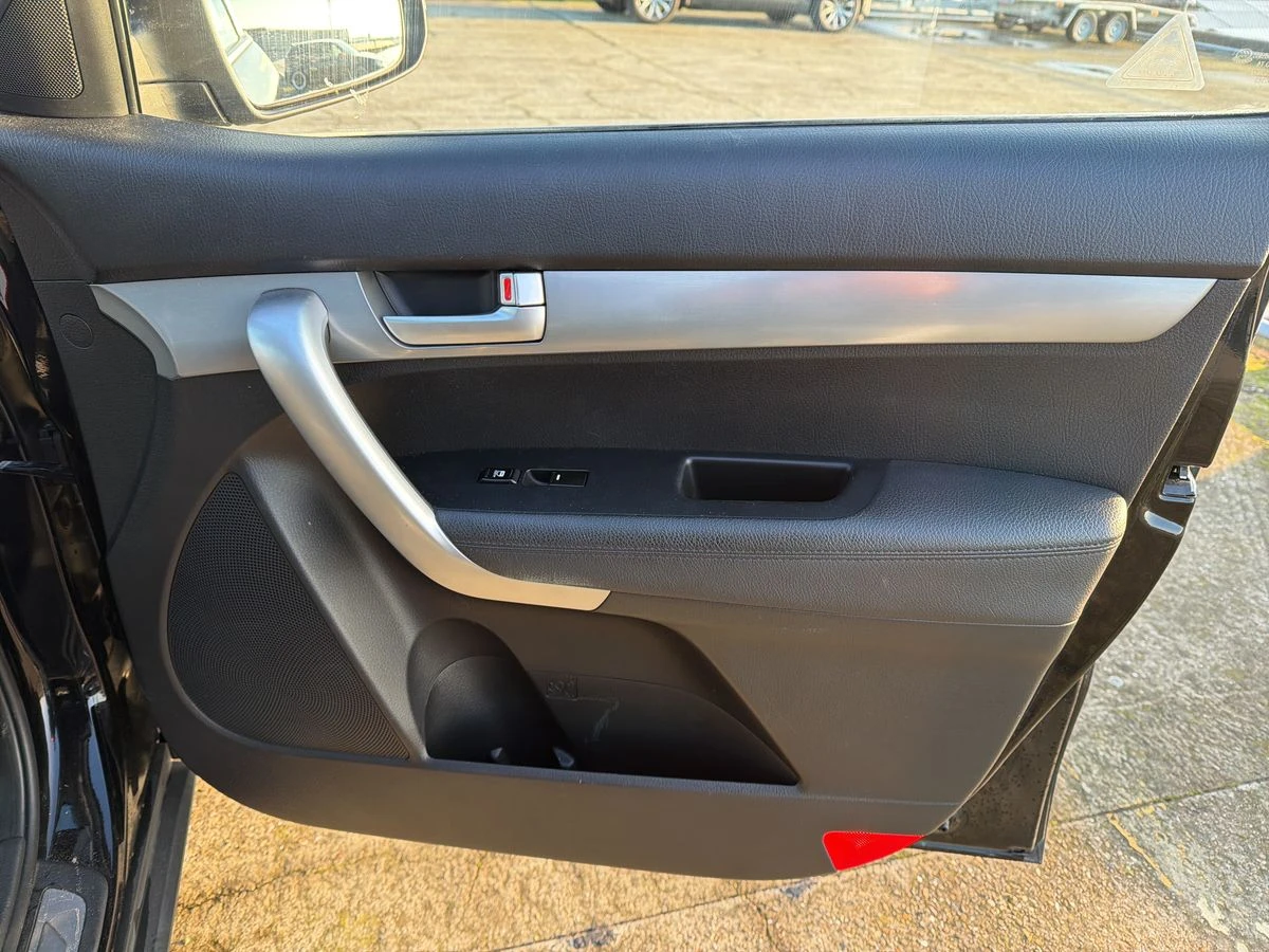 Kia Sorento 2.4* БЕНЗИН* РЪЧНИ* СКОРОСТИ* 2WD* * * , снимка 9 - Автомобили и джипове - 43337363