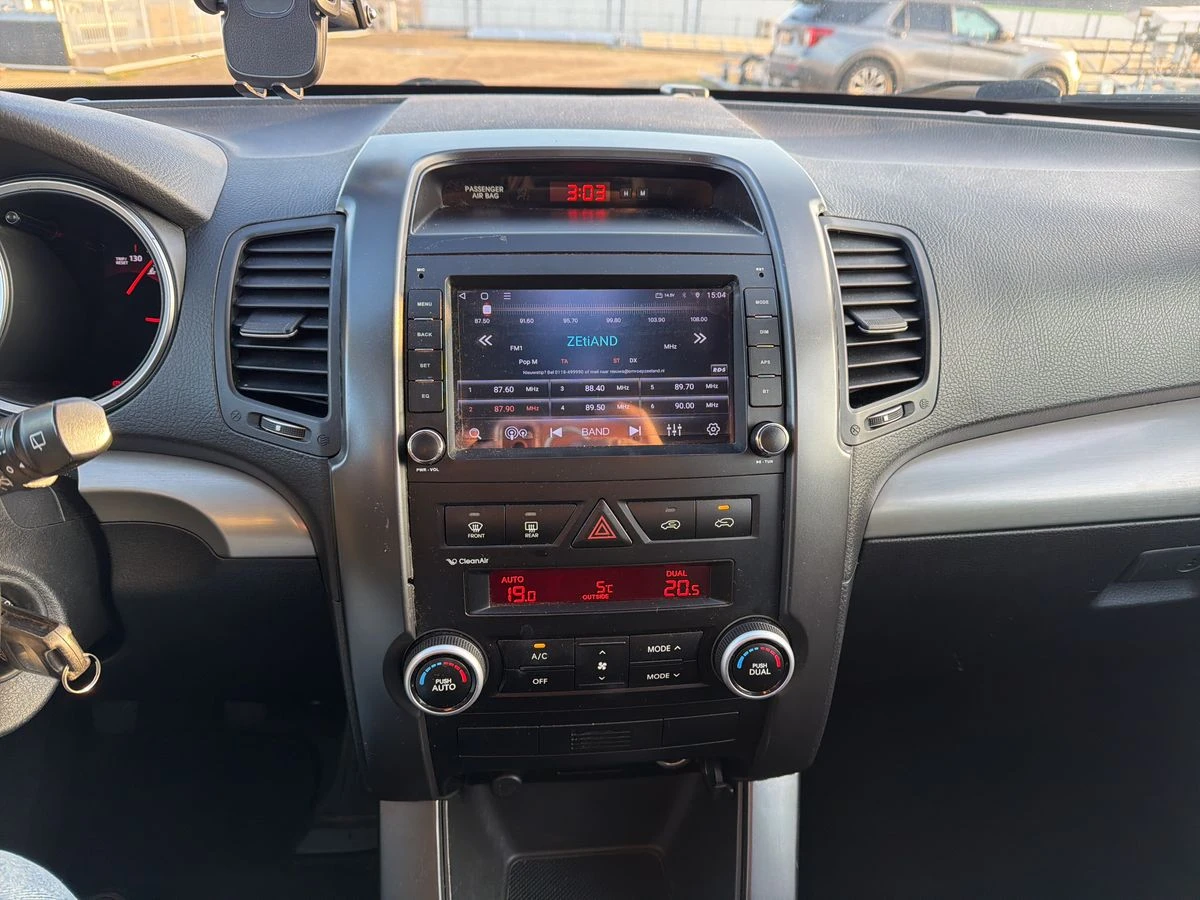 Kia Sorento 2.4* БЕНЗИН* РЪЧНИ* СКОРОСТИ* 2WD* * * , снимка 7 - Автомобили и джипове - 43337363