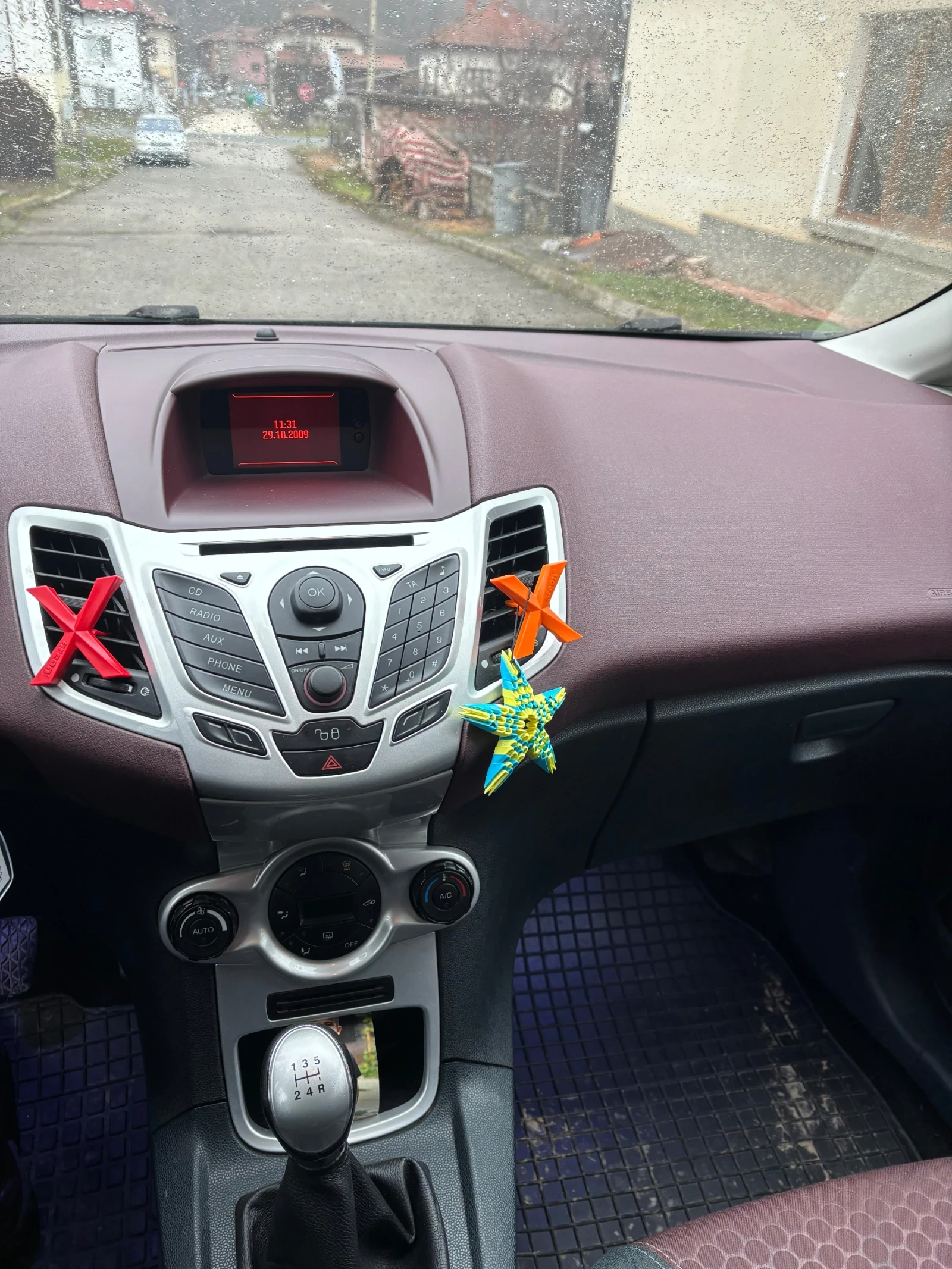 Ford Fiesta  - изображение 10