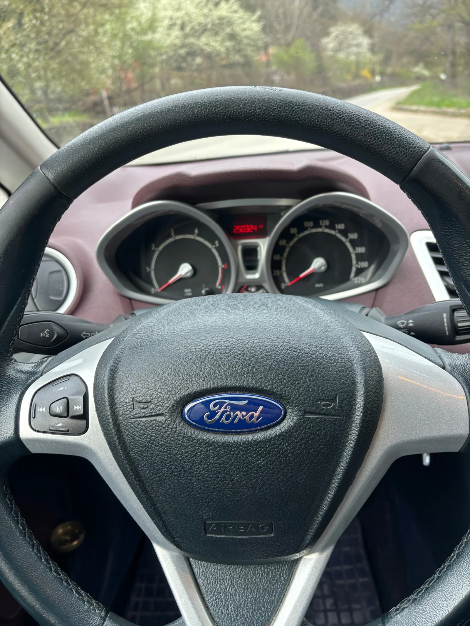 Ford Fiesta, снимка 12 - Автомобили и джипове - 53302188
