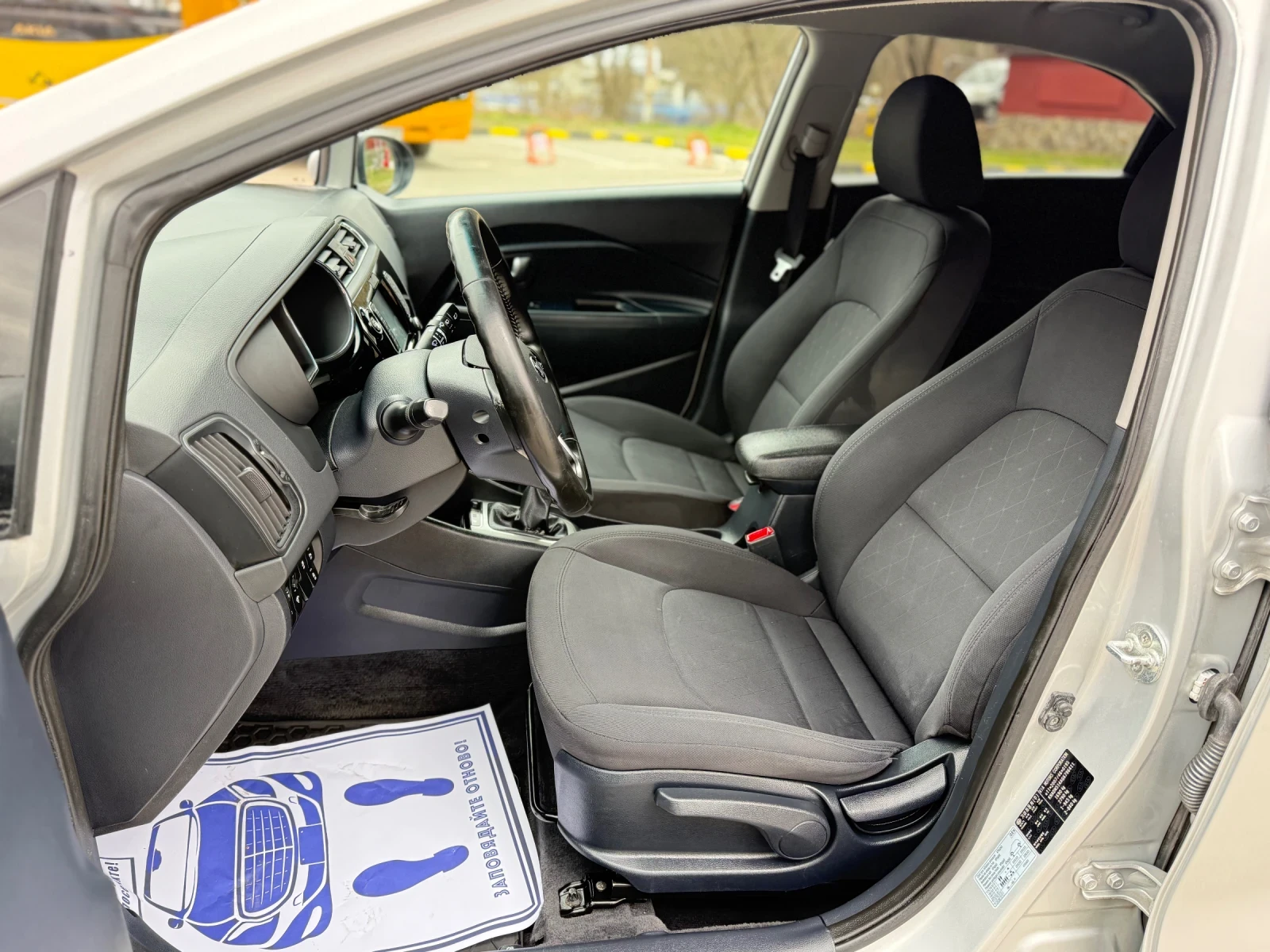 Kia Rio 1.4CRDi Навигация* Камера* Климатроник* Подгрев, снимка 11 - Автомобили и джипове - 53894480