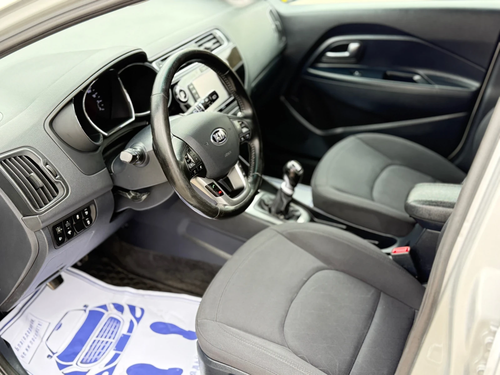 Kia Rio 1.4CRDi Навигация* Камера* Климатроник* Подгрев, снимка 10 - Автомобили и джипове - 53894480