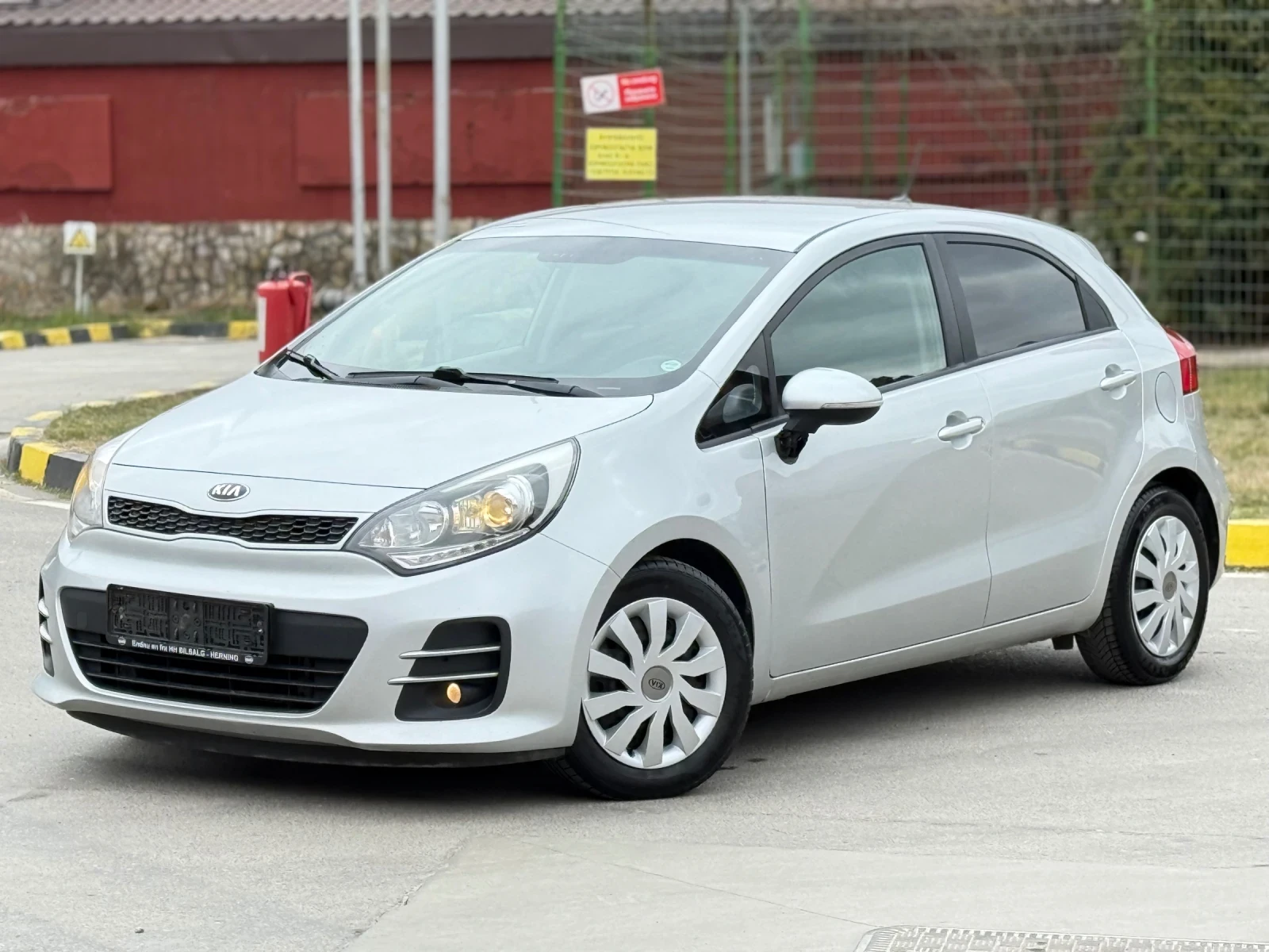 Kia Rio 1.4CRDi Навигация* Камера* Климатроник* Подгрев, снимка 2 - Автомобили и джипове - 53894480