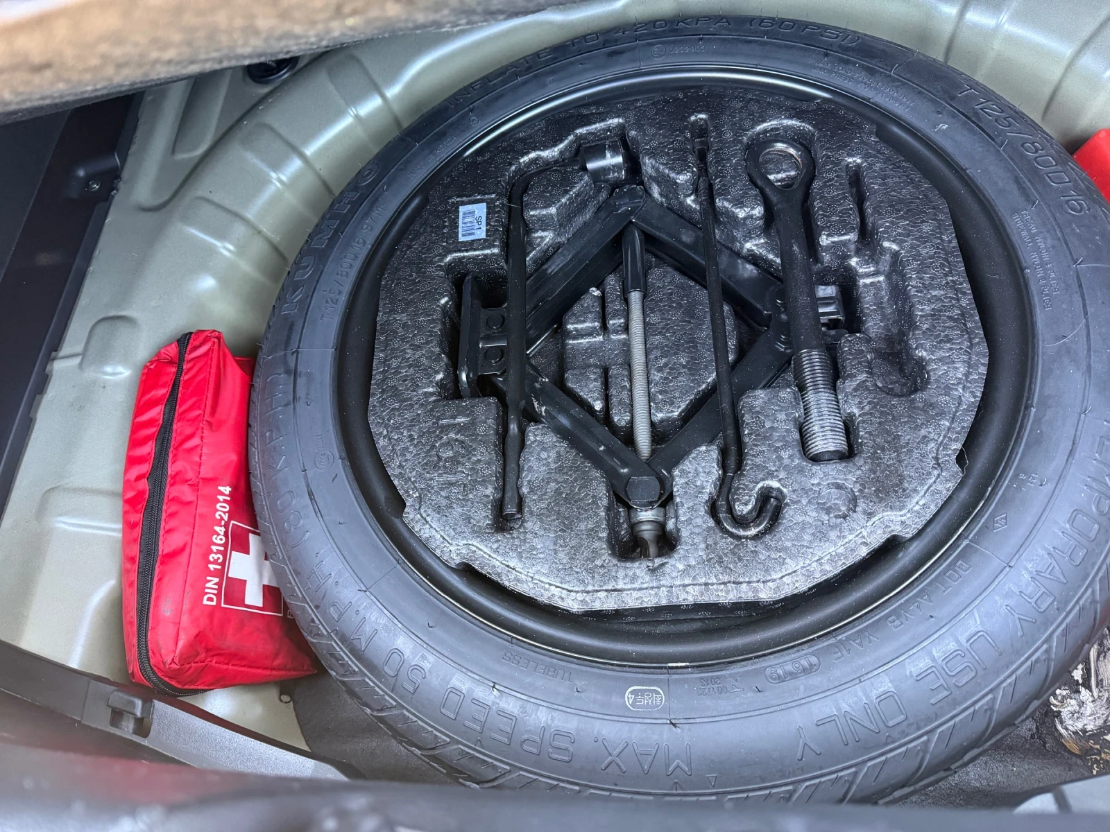 Hyundai Veloster , снимка 12 - Автомобили и джипове - 53904347