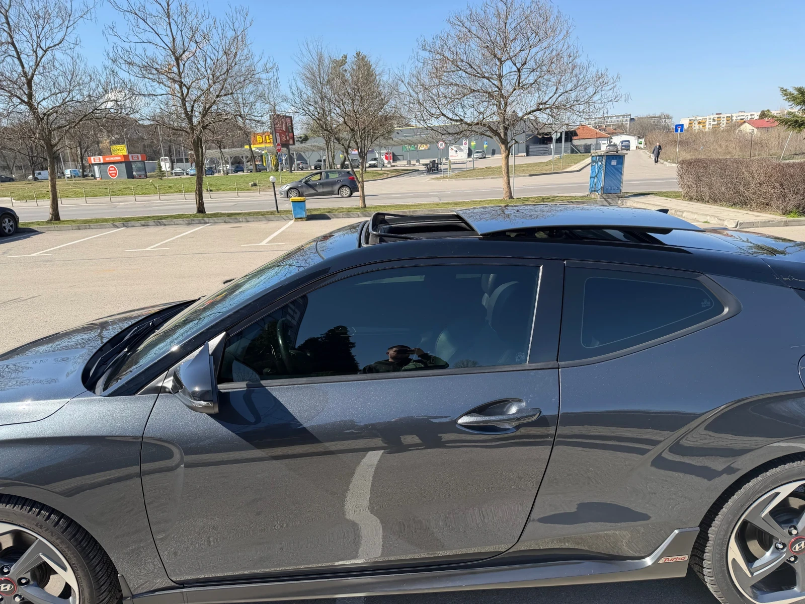 Hyundai Veloster , снимка 4 - Автомобили и джипове - 53904347