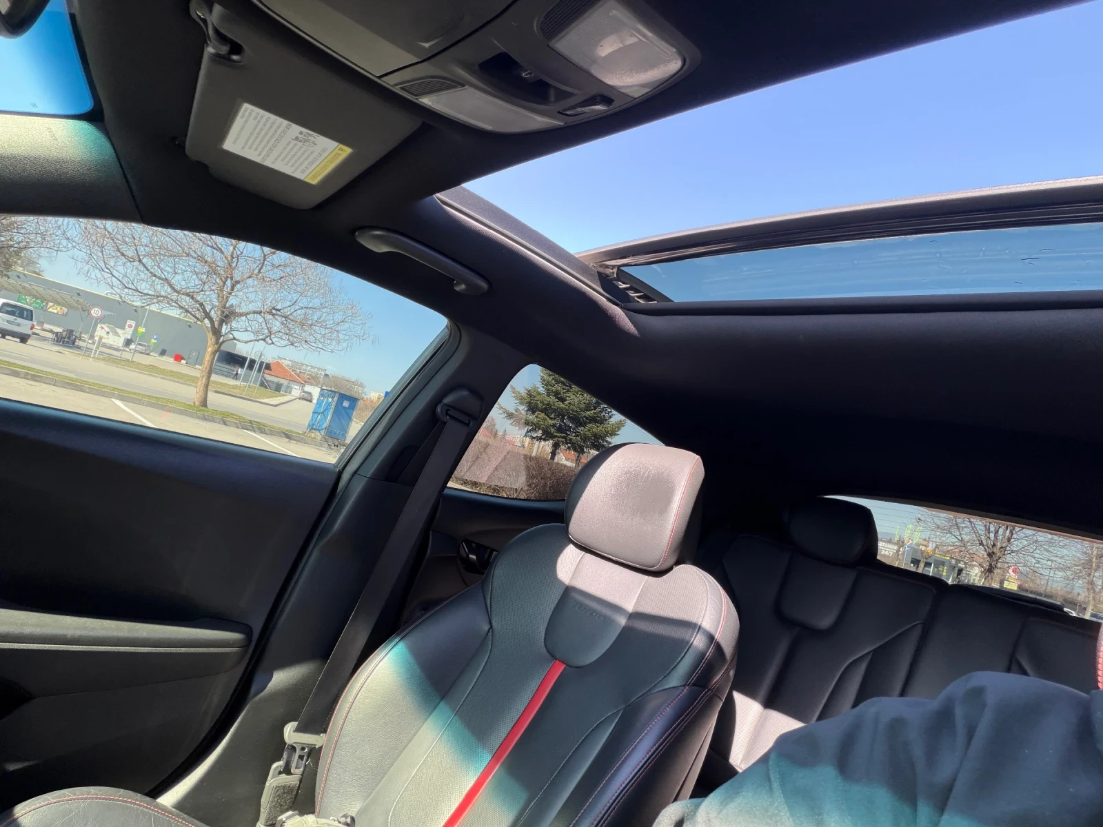 Hyundai Veloster , снимка 10 - Автомобили и джипове - 53904347