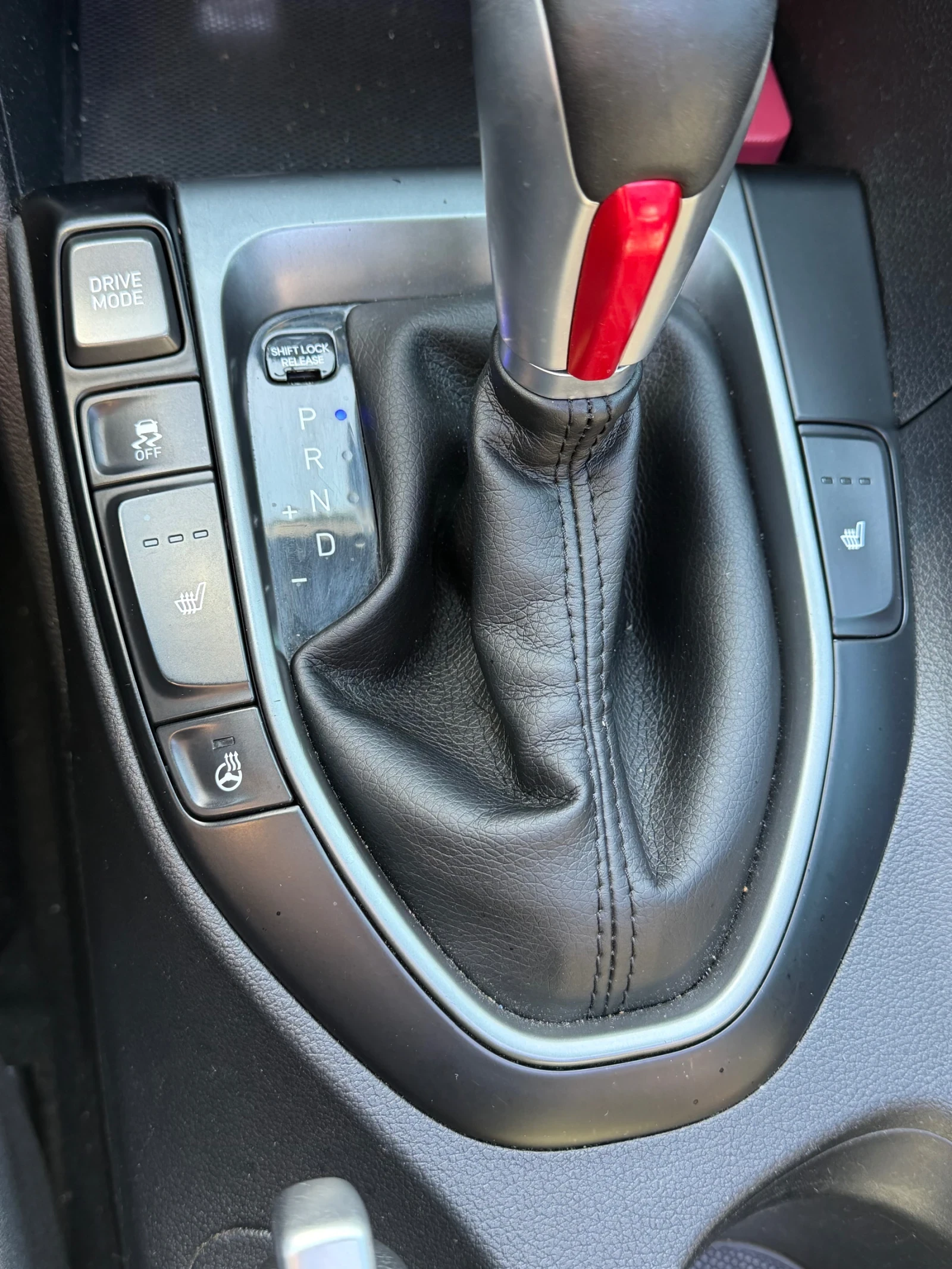 Hyundai Veloster , снимка 14 - Автомобили и джипове - 53904347