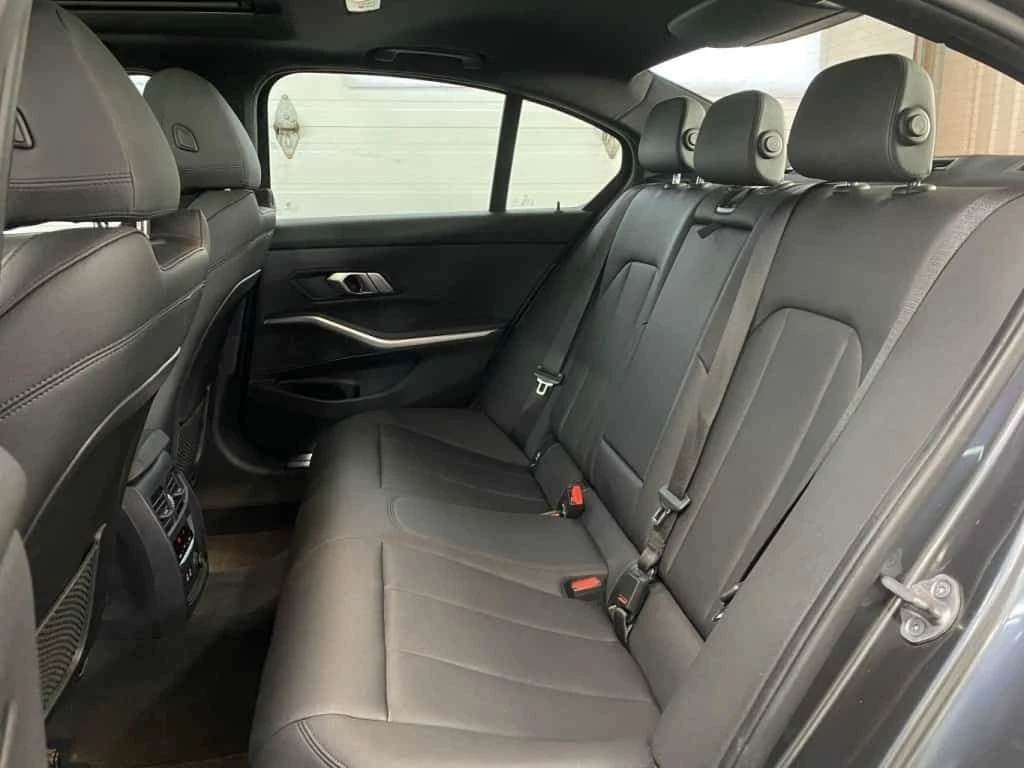 BMW 330 330i xDrive M SPORT + PREMIUM PACKAGE!!  CARFAX, снимка 14 - Автомобили и джипове - 53949447