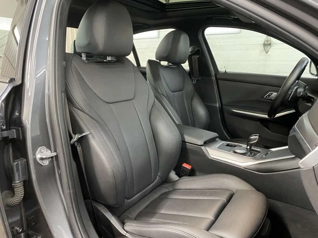 BMW 330 330i xDrive M SPORT + PREMIUM PACKAGE!!  CARFAX, снимка 13 - Автомобили и джипове - 53949447