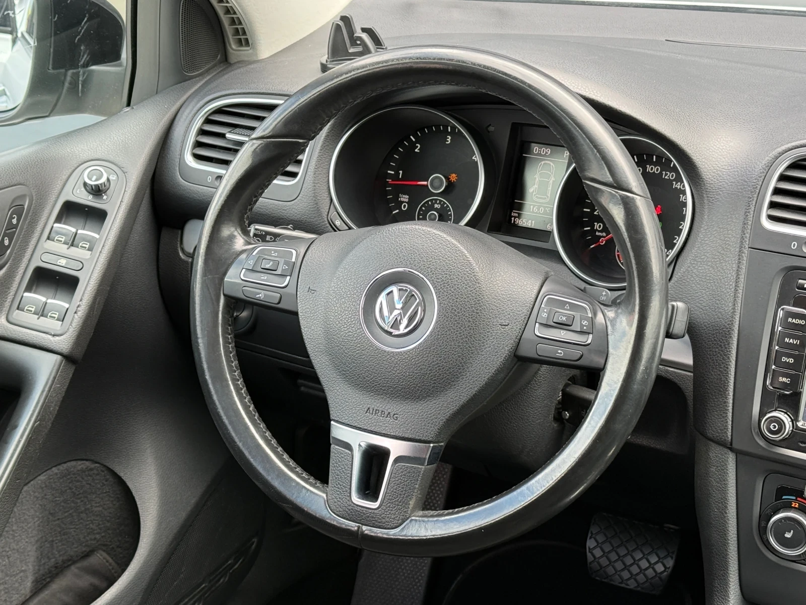 VW Golf 1.6TDi, DSG, * 196 000км* Навигация, Климатроник!, снимка 9 - Автомобили и джипове - 54566140