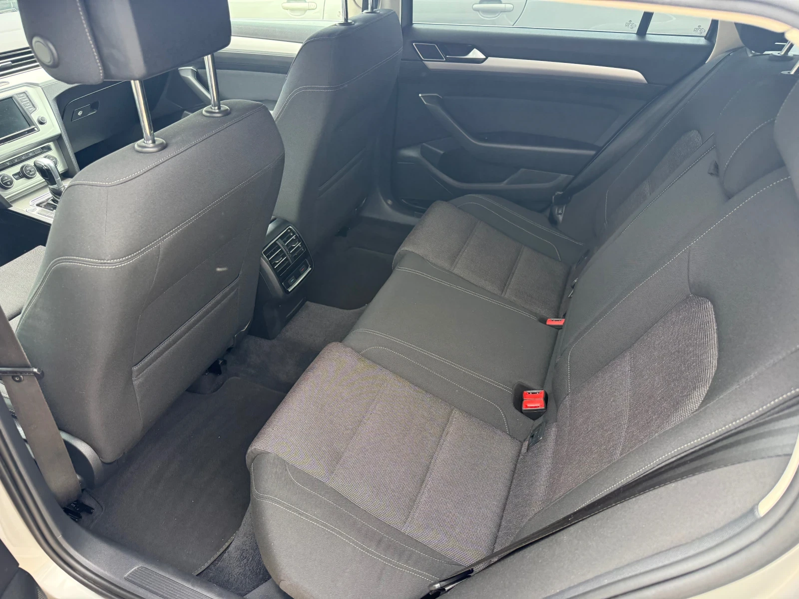 VW Passat Автоматик, снимка 10 - Автомобили и джипове - 55435102