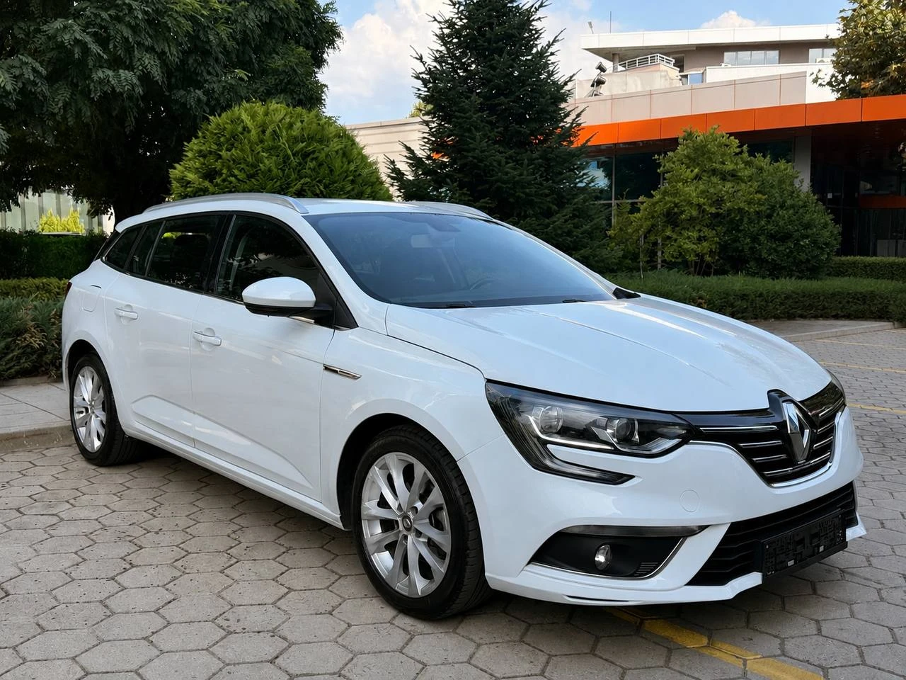 Renault Megane 1.5DCI* NAVI* ПЕРФЕКТЕН* , снимка 3 - Автомобили и джипове - 55833265