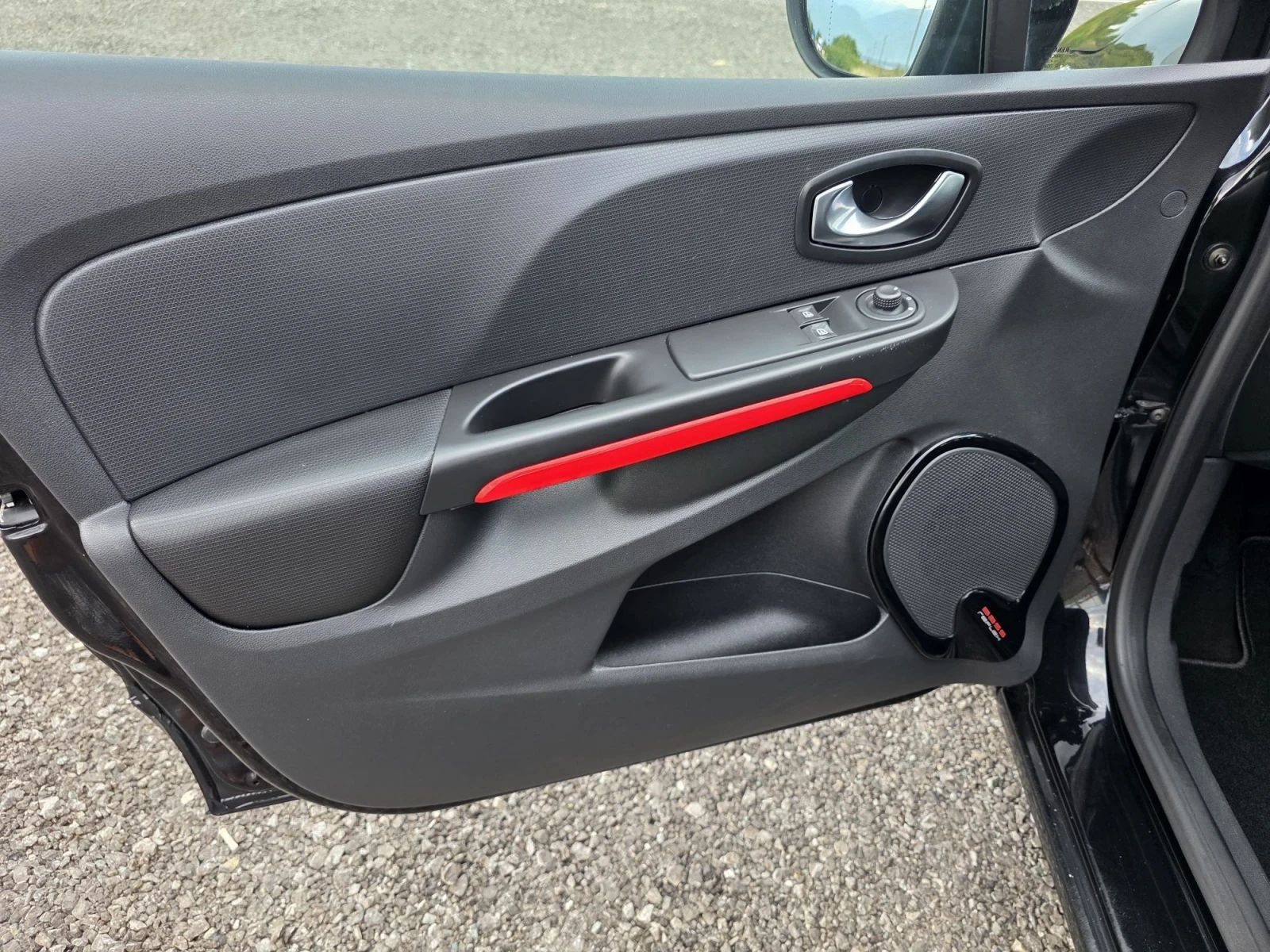 Renault Clio Обслужен/Нави/Euro6b, снимка 8 - Автомобили и джипове - 56049805