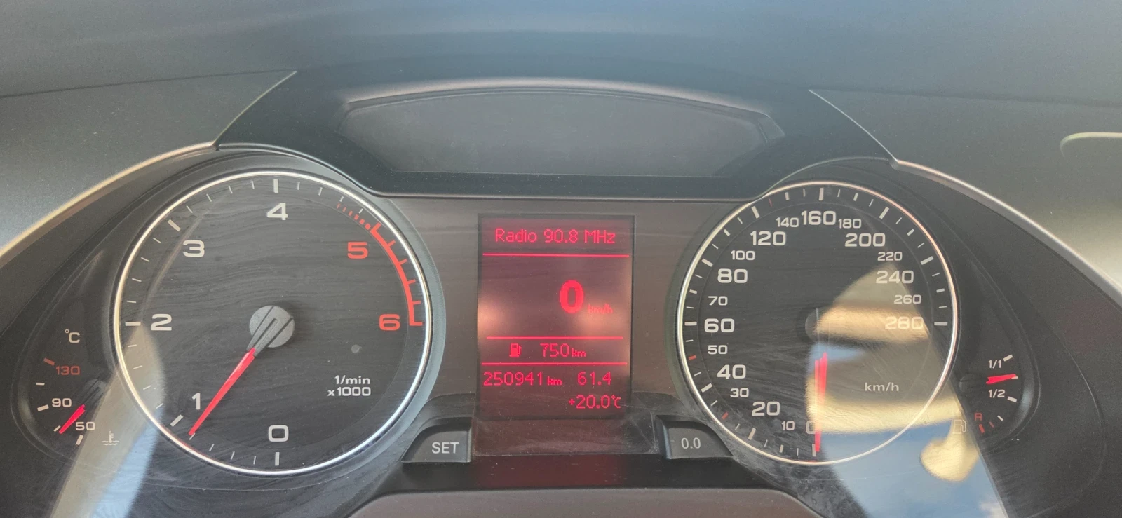 Audi A4 2.0 tdi , снимка 9 - Автомобили и джипове - 56246063