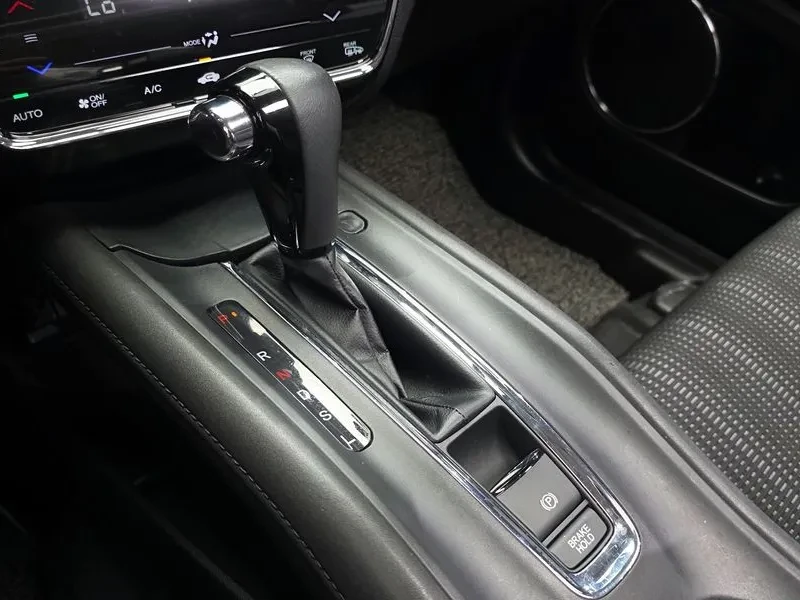 Honda Hr-v 1.8, снимка 17 - Автомобили и джипове - 55727164