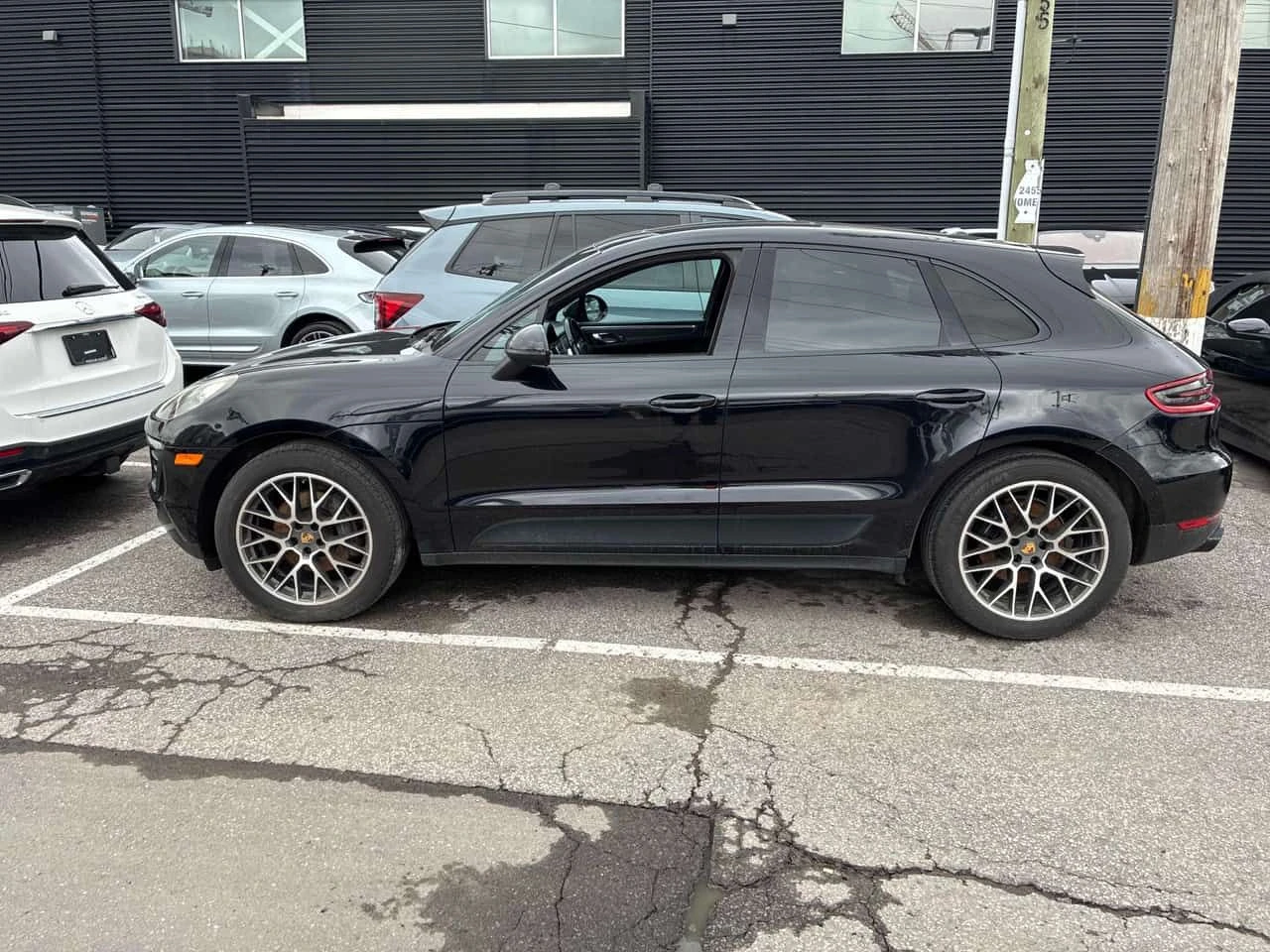 Porsche Macan * AWD * CARFAX * БЕЗ ПЪРВОНАЧАЛНА ВНОСКА, снимка 2 - Автомобили и джипове - 54562143