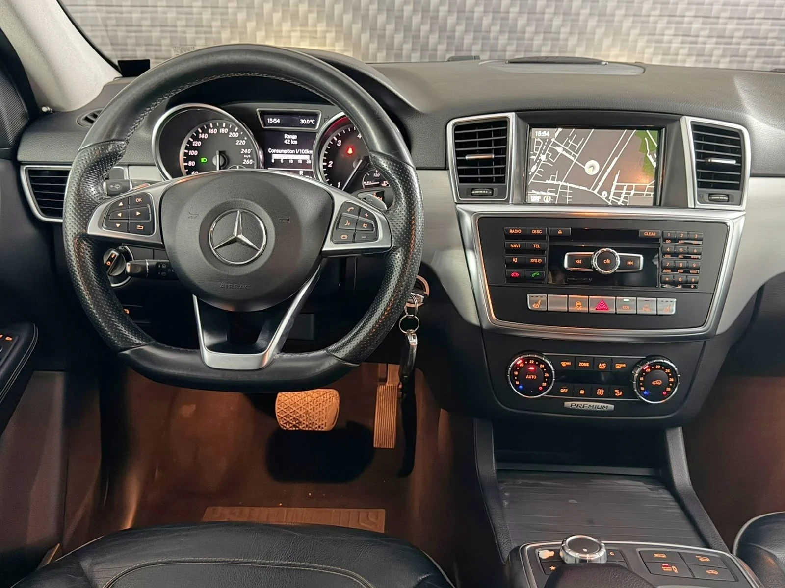 Mercedes-Benz ML 350 MERCEDES-BENZ ML 350 BlueTEC 4MATIC / AMG / MEMORY, снимка 10 - Автомобили и джипове - 56119463