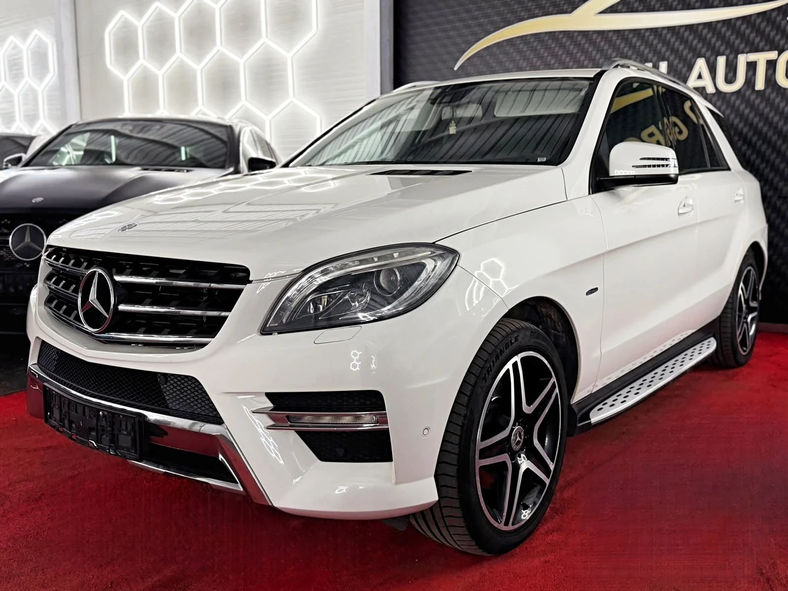 Mercedes-Benz ML 350 MERCEDES-BENZ ML 350 BlueTEC 4MATIC / AMG / MEMORY, снимка 6 - Автомобили и джипове - 56119463