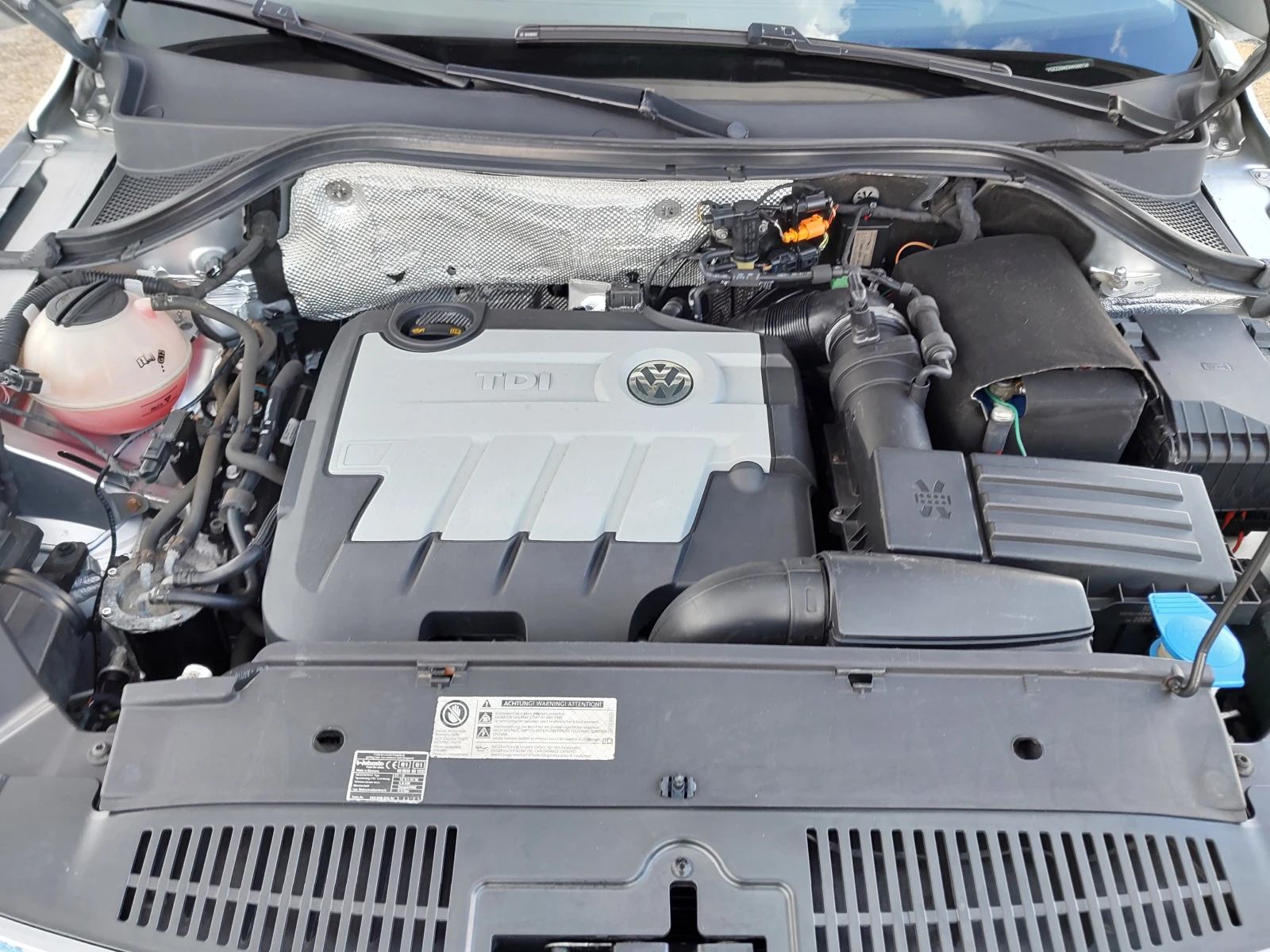 VW Tiguan 2.0- 140кс., 4х4, снимка 17 - Автомобили и джипове - 56289410
