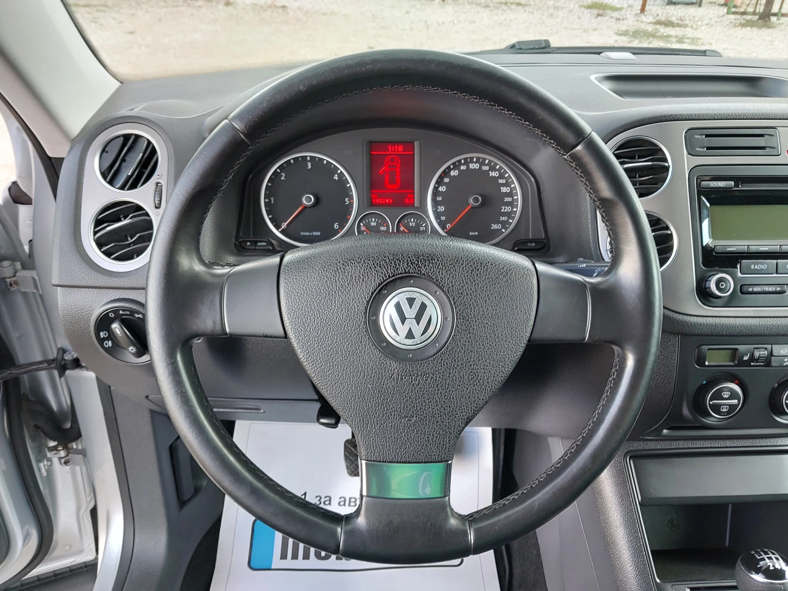 VW Tiguan 2.0- 140кс., 4х4, снимка 15 - Автомобили и джипове - 56289410