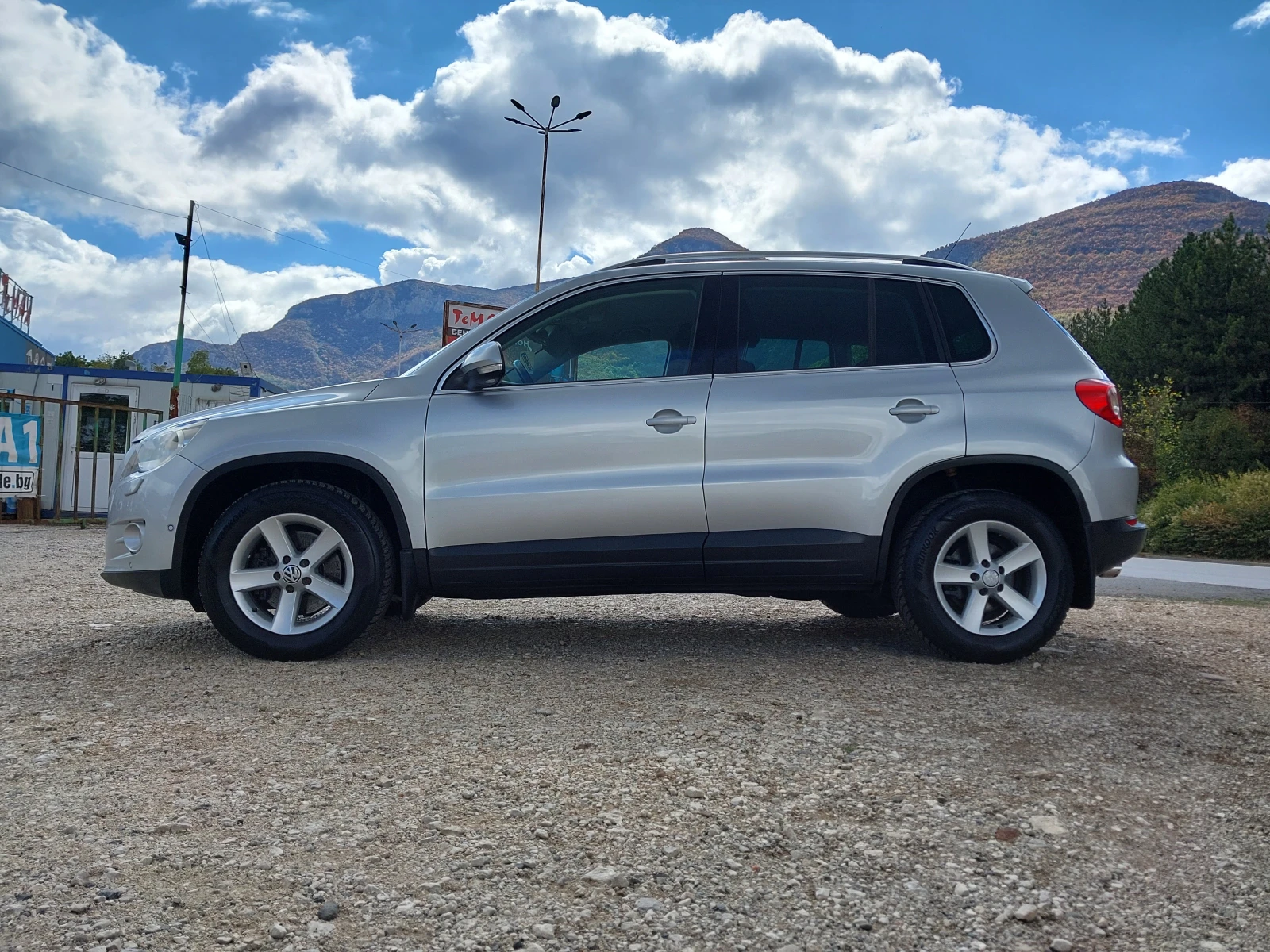 VW Tiguan 2.0- 140кс., 4х4, снимка 2 - Автомобили и джипове - 56289410