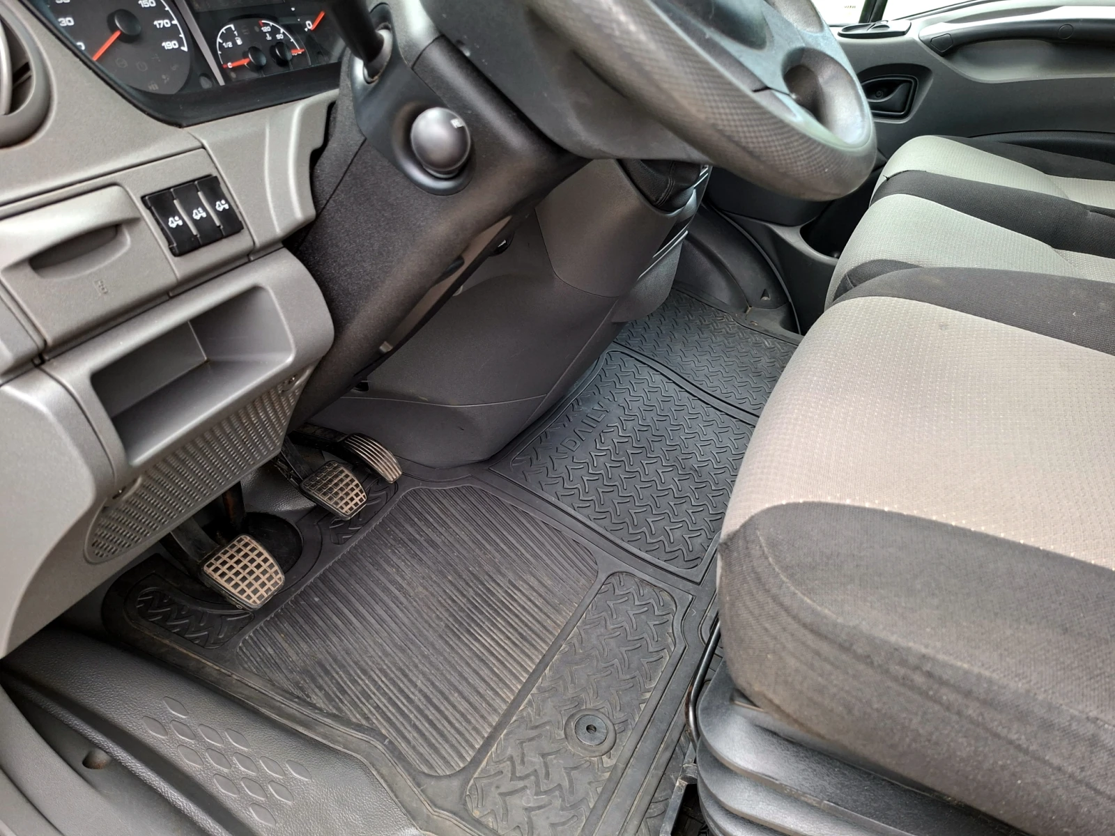 Iveco Daily 35C21 3.0HPI* Падащ борд* Възд. възгл.* 3, 5 тона, снимка 8 - Бусове и автобуси - 54882005