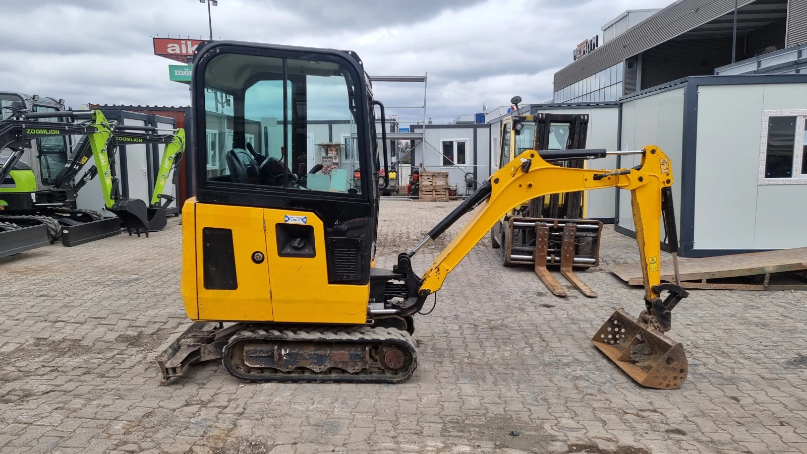 Багер JCB 15C-1, снимка 2 - Индустриална техника - 53950115