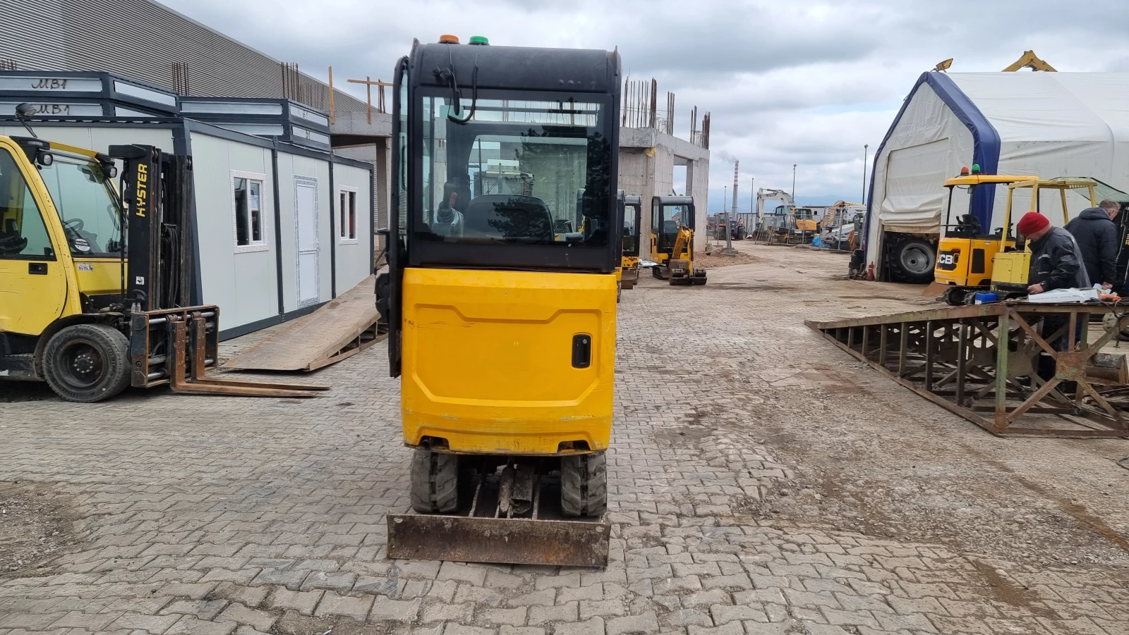 Багер JCB 15C-1, снимка 3 - Индустриална техника - 53950115