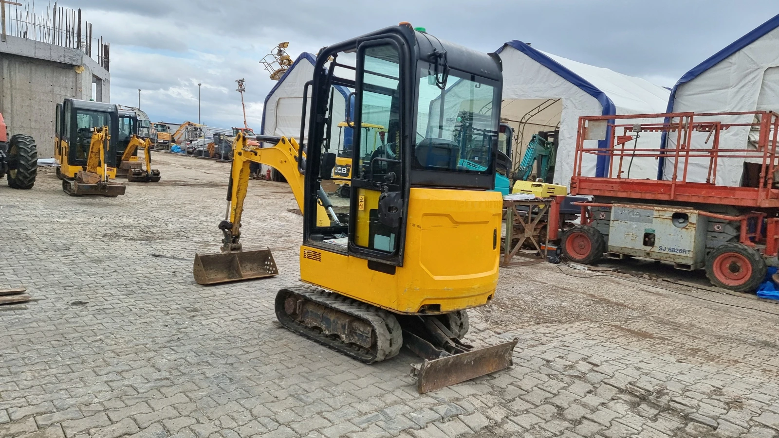 Багер JCB 15C-1, снимка 4 - Индустриална техника - 53950115