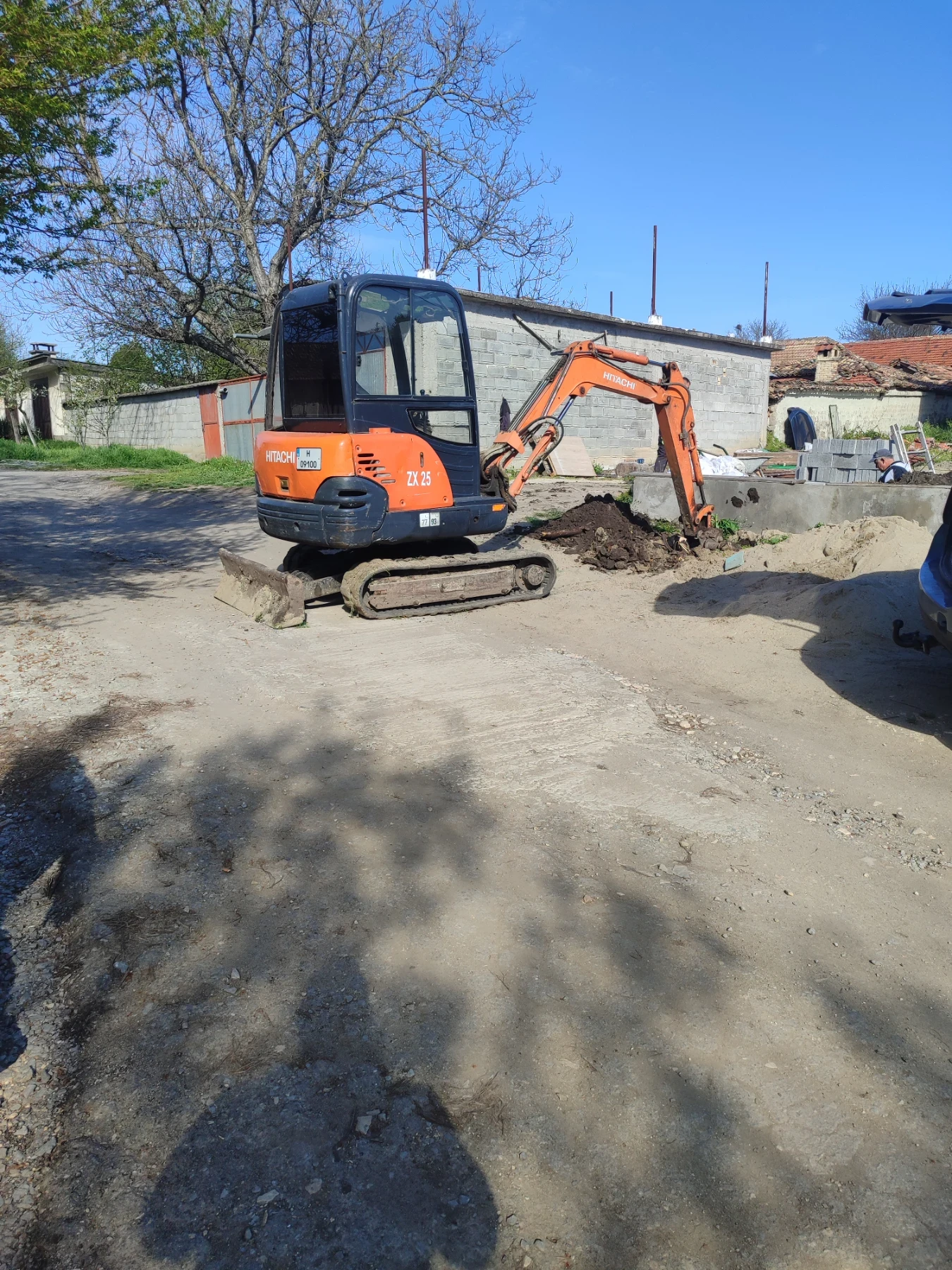 Багер Hitachi ZX25