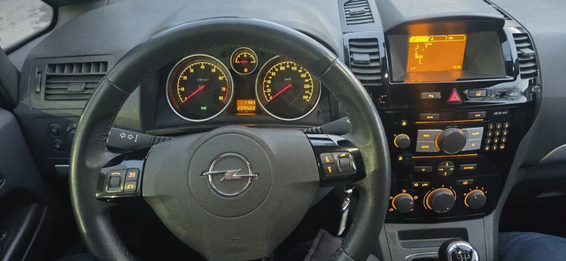Opel Zafira 1.8 140кс., снимка 8 - Автомобили и джипове - 52653776