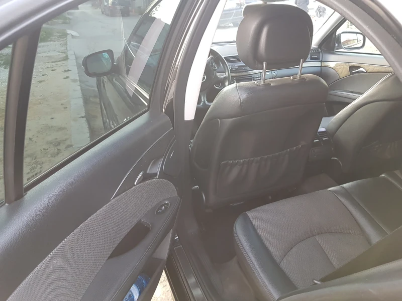 Mercedes-Benz E 220 Avangard, снимка 12 - Автомобили и джипове - 53227332