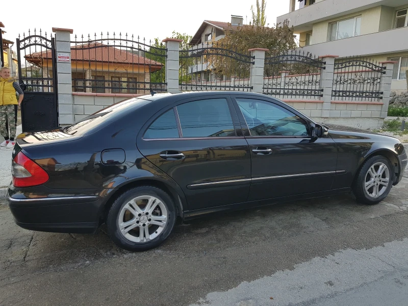 Mercedes-Benz E 220 Avangard, снимка 7 - Автомобили и джипове - 53227332