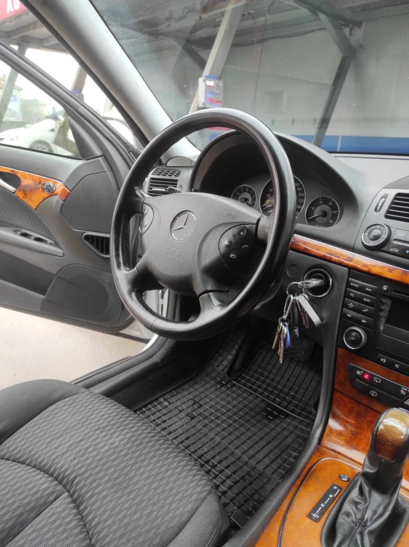 Mercedes-Benz E 220 Mercedes E220 150hp/2ключа/нов внос ХОЛАНДИЯ, снимка 10 - Автомобили и джипове - 53535910