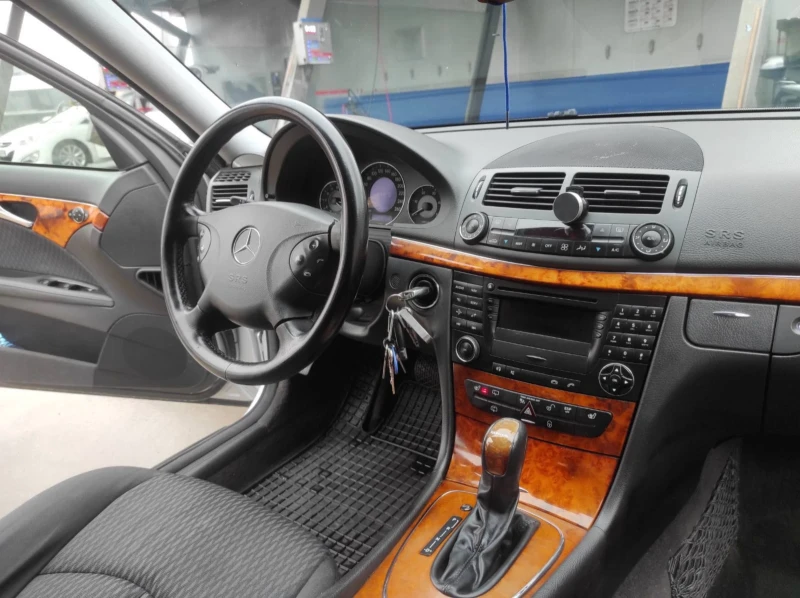 Mercedes-Benz E 220 Mercedes E220 150hp/2ключа/нов внос ХОЛАНДИЯ, снимка 8 - Автомобили и джипове - 53535910