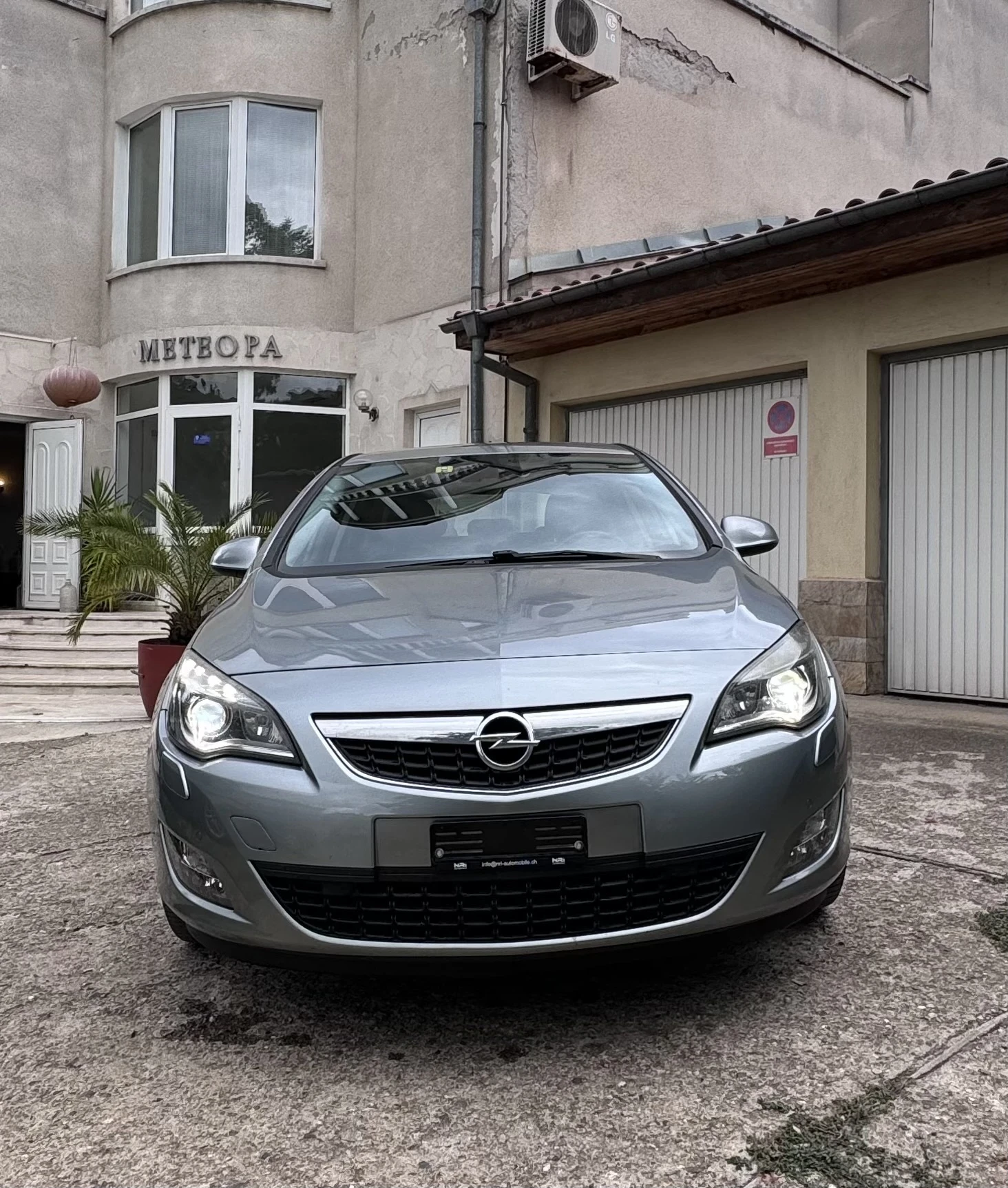 Opel Astra J, 1.6i 180к.с, Swiss - изображение 3