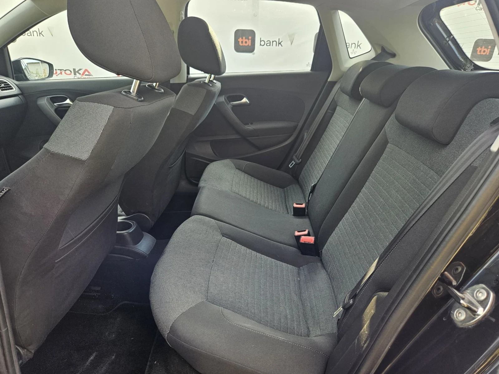 VW Polo 1.4i-86кс= ФАБРИЧНА ГАЗ= ОБСЛУЖЕН= КЛИМАТИК - изображение 9
