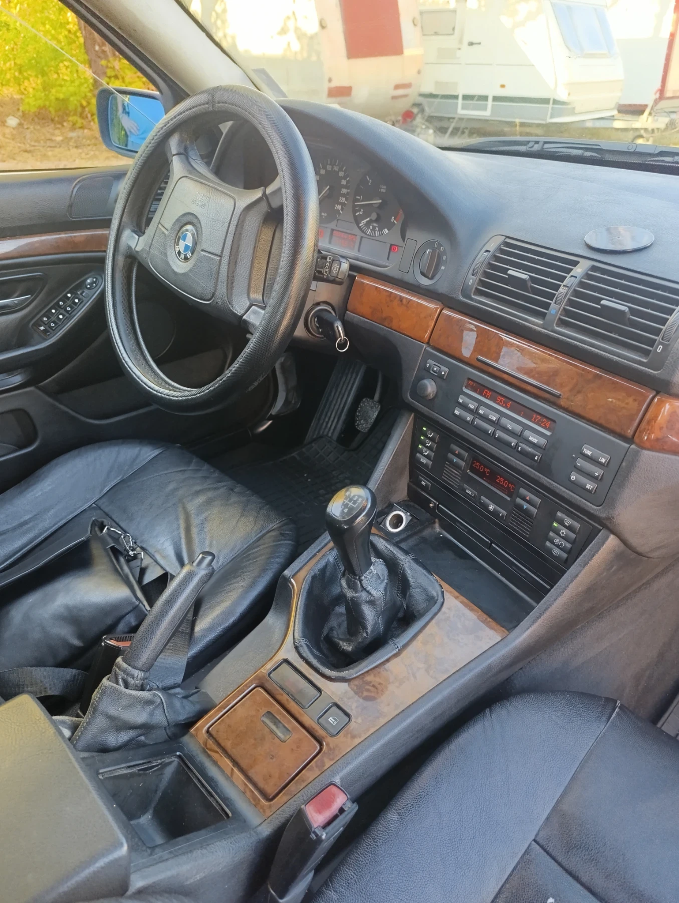 BMW 525 Tds - изображение 2