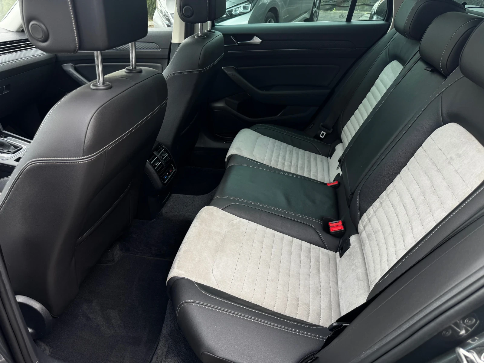 VW Passat 2.0TDI DSG Highline LED PANO Distronic SideAssist | Mobile.bg   13