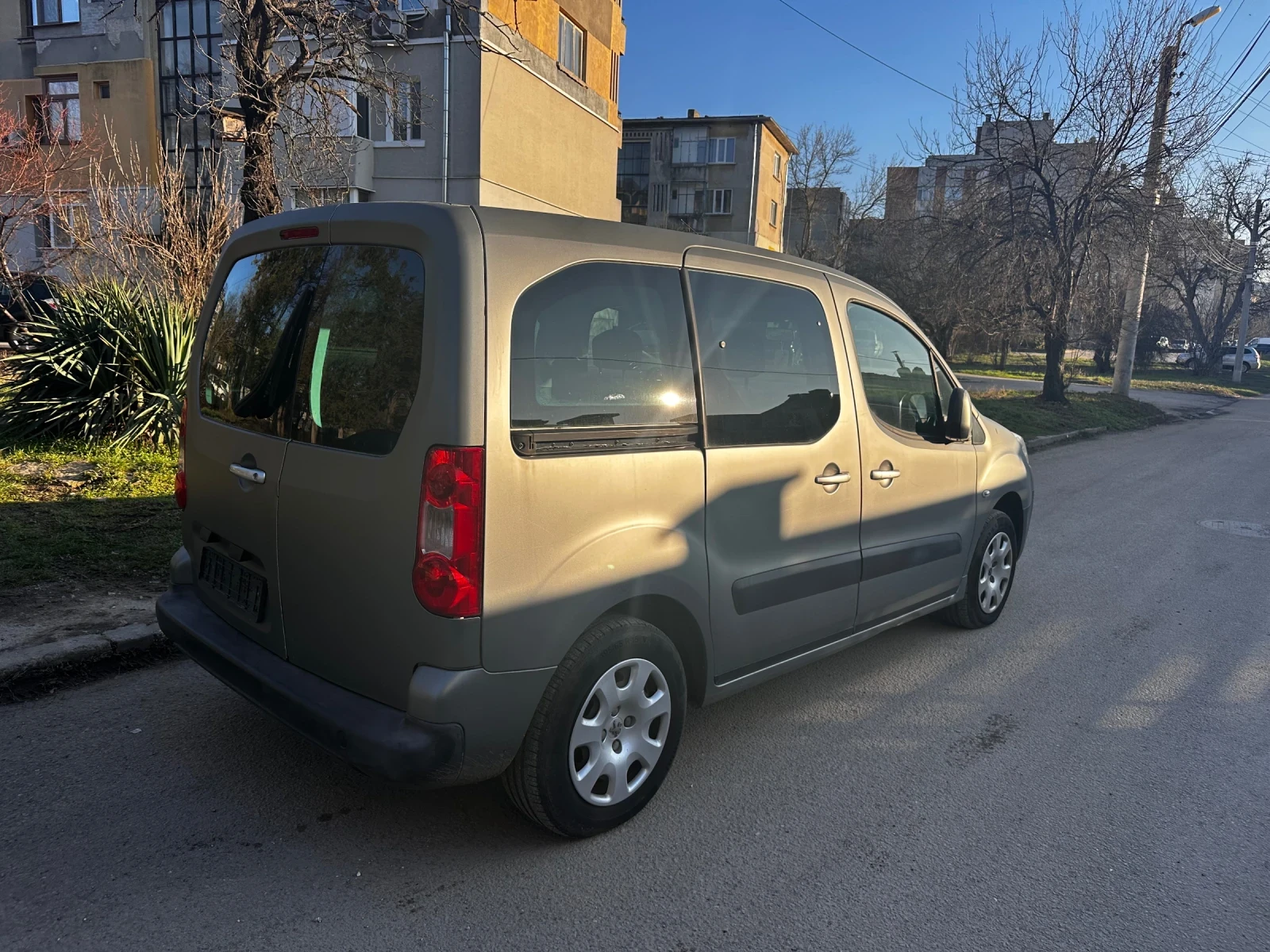 Peugeot Partner 1.6HDI, снимка 3 - Автомобили и джипове - 53469966