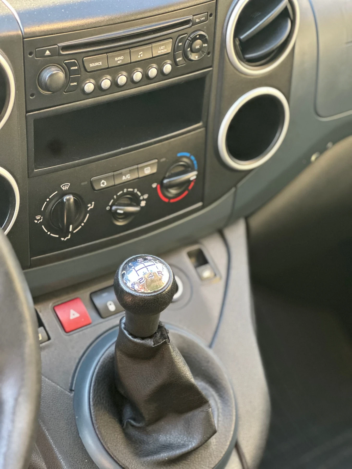 Peugeot Partner 1.6HDI, снимка 7 - Автомобили и джипове - 53469966