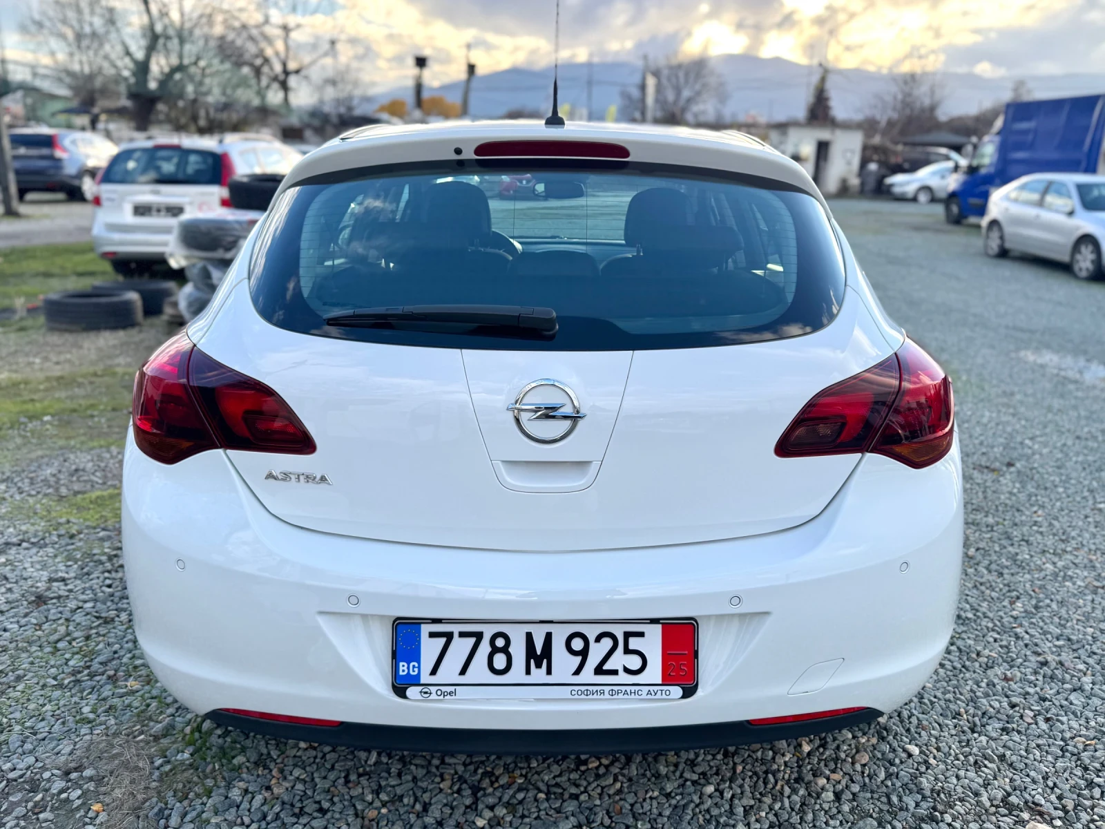 Opel Astra 1.6i * AUTOMATIC * КАТО НОВА * 47 000км * COSMO * , снимка 4 - Автомобили и джипове - 53576341
