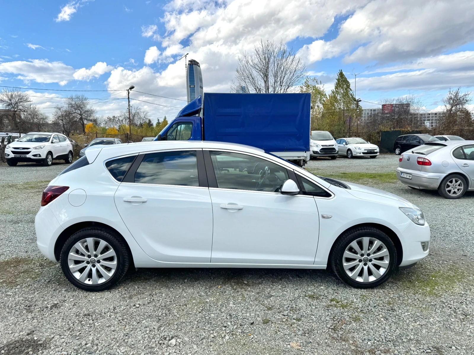 Opel Astra 1.6i * AUTOMATIC * КАТО НОВА * 47 000км * COSMO * , снимка 2 - Автомобили и джипове - 53576341