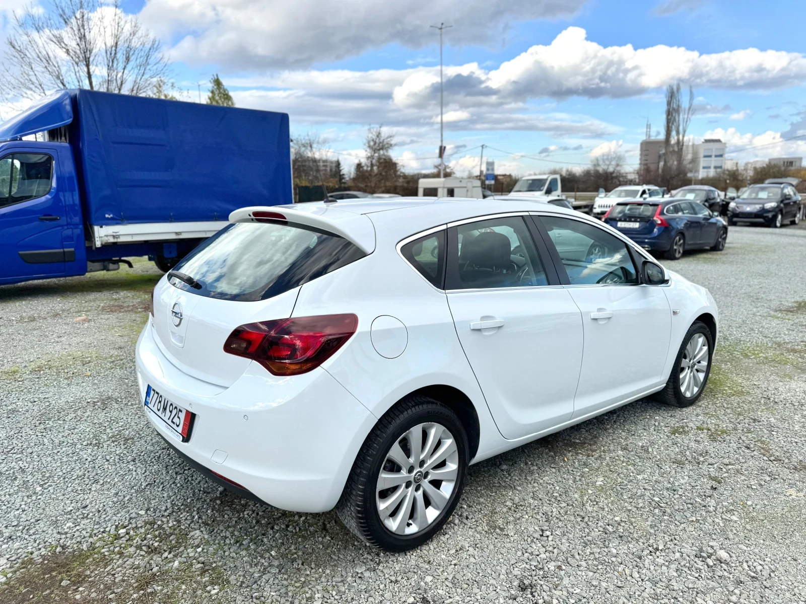 Opel Astra 1.6i * AUTOMATIC * КАТО НОВА * 47 000км * COSMO * , снимка 3 - Автомобили и джипове - 53576341