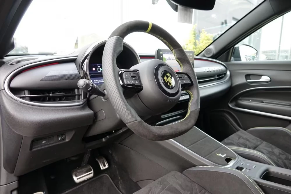 Abarth 600 Scorpionissima , снимка 7 - Автомобили и джипове - 53839184