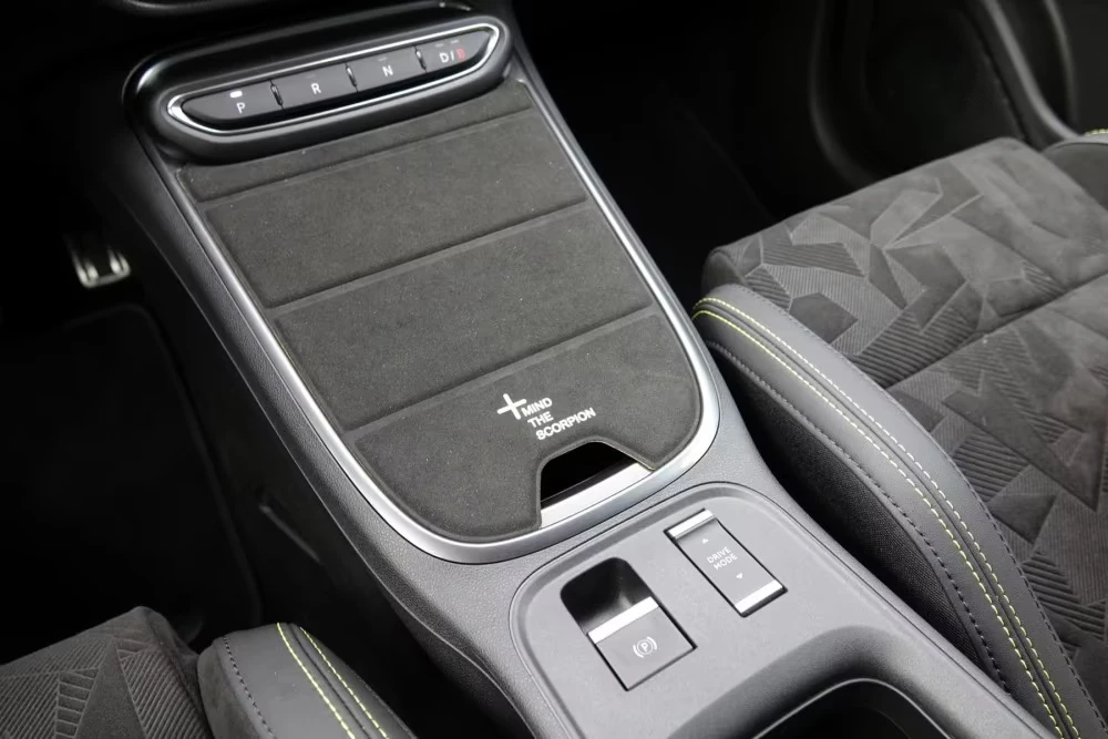 Abarth 600 Scorpionissima , снимка 16 - Автомобили и джипове - 53839184