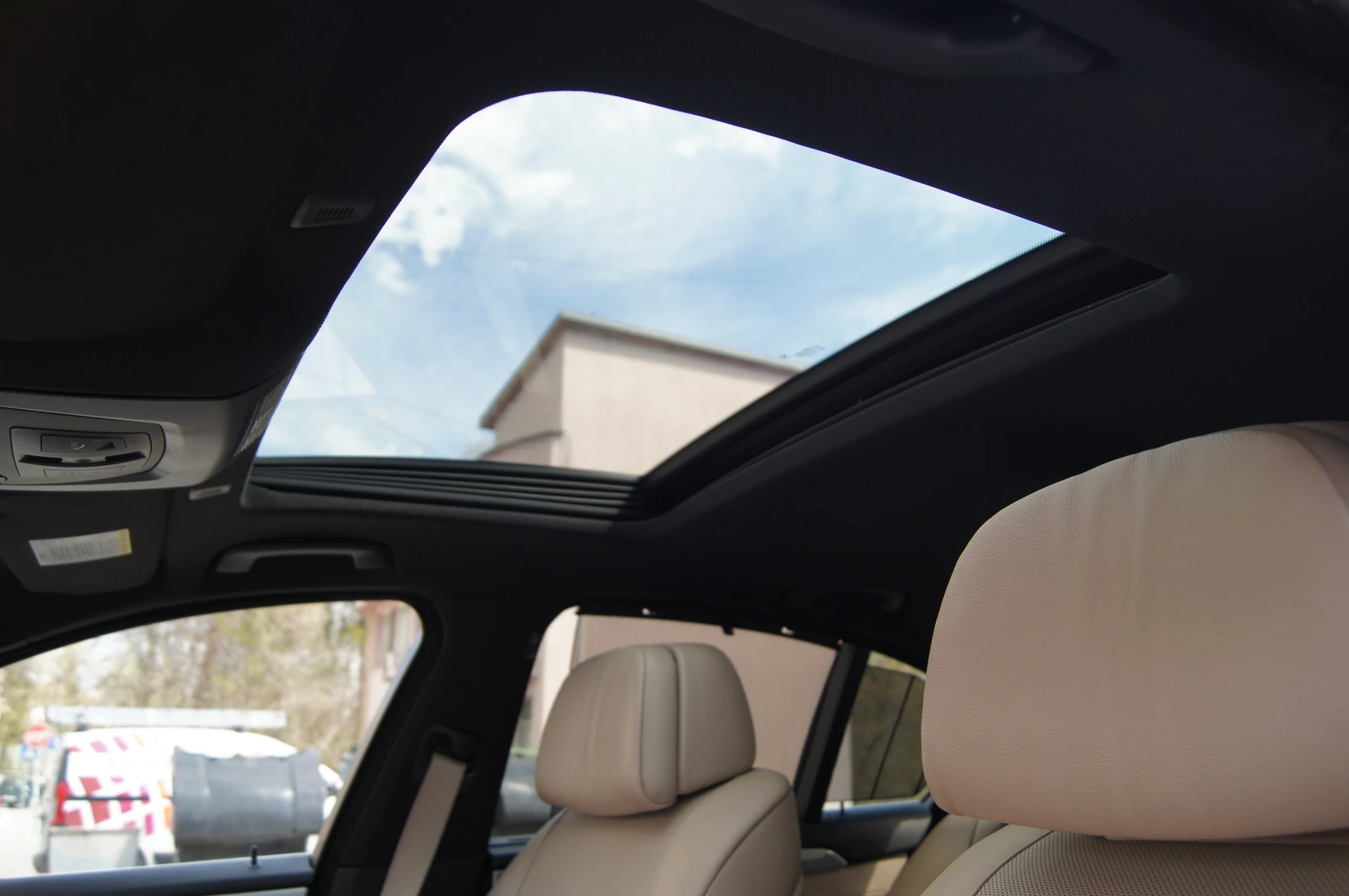 BMW 530 xDrive| SOFTCLOSE| DISTRONIC | ЛИЗИНГ, снимка 14 - Автомобили и джипове - 54125196