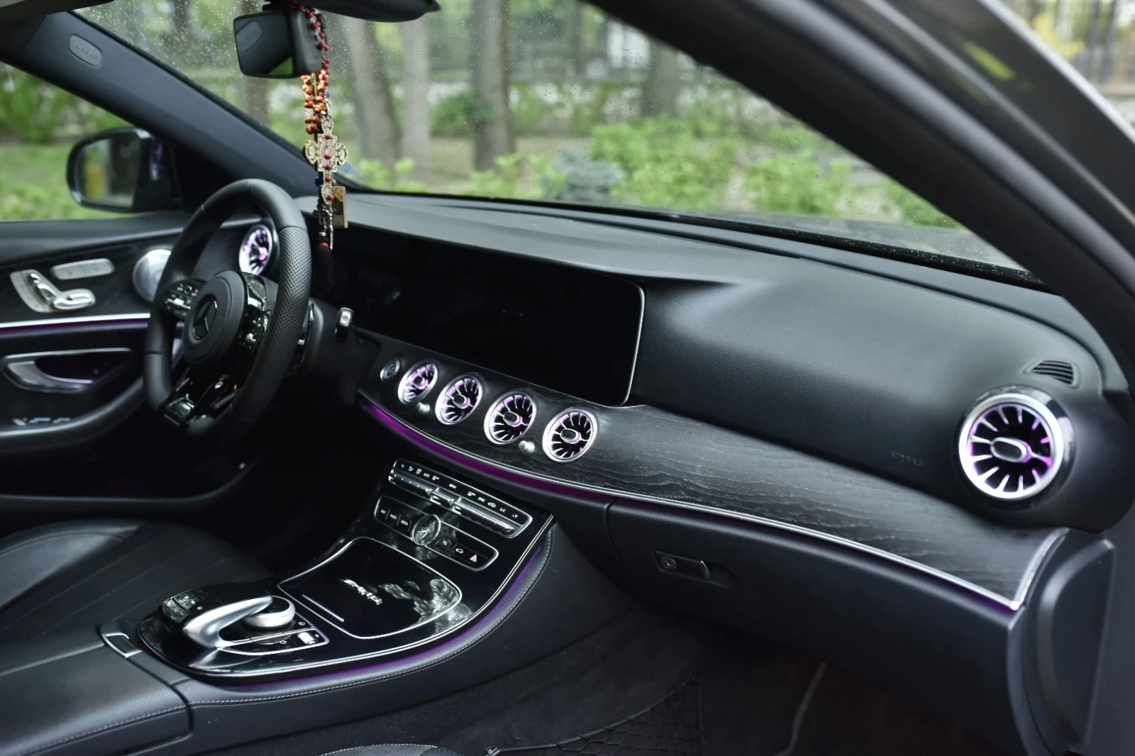 Mercedes-Benz E 300, снимка 12 - Автомобили и джипове - 54368307