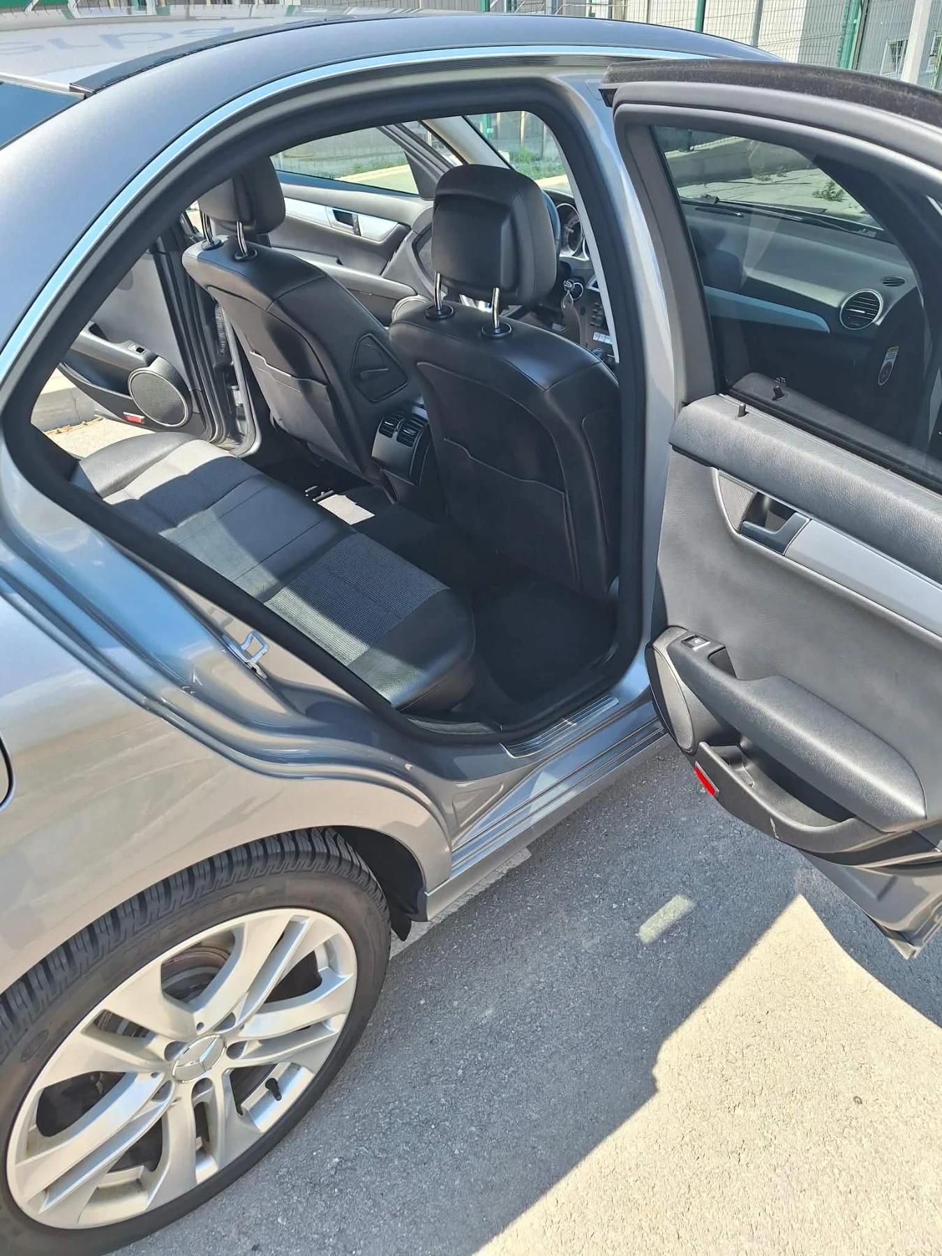Mercedes-Benz C 220 Facelift, снимка 8 - Автомобили и джипове - 55049546